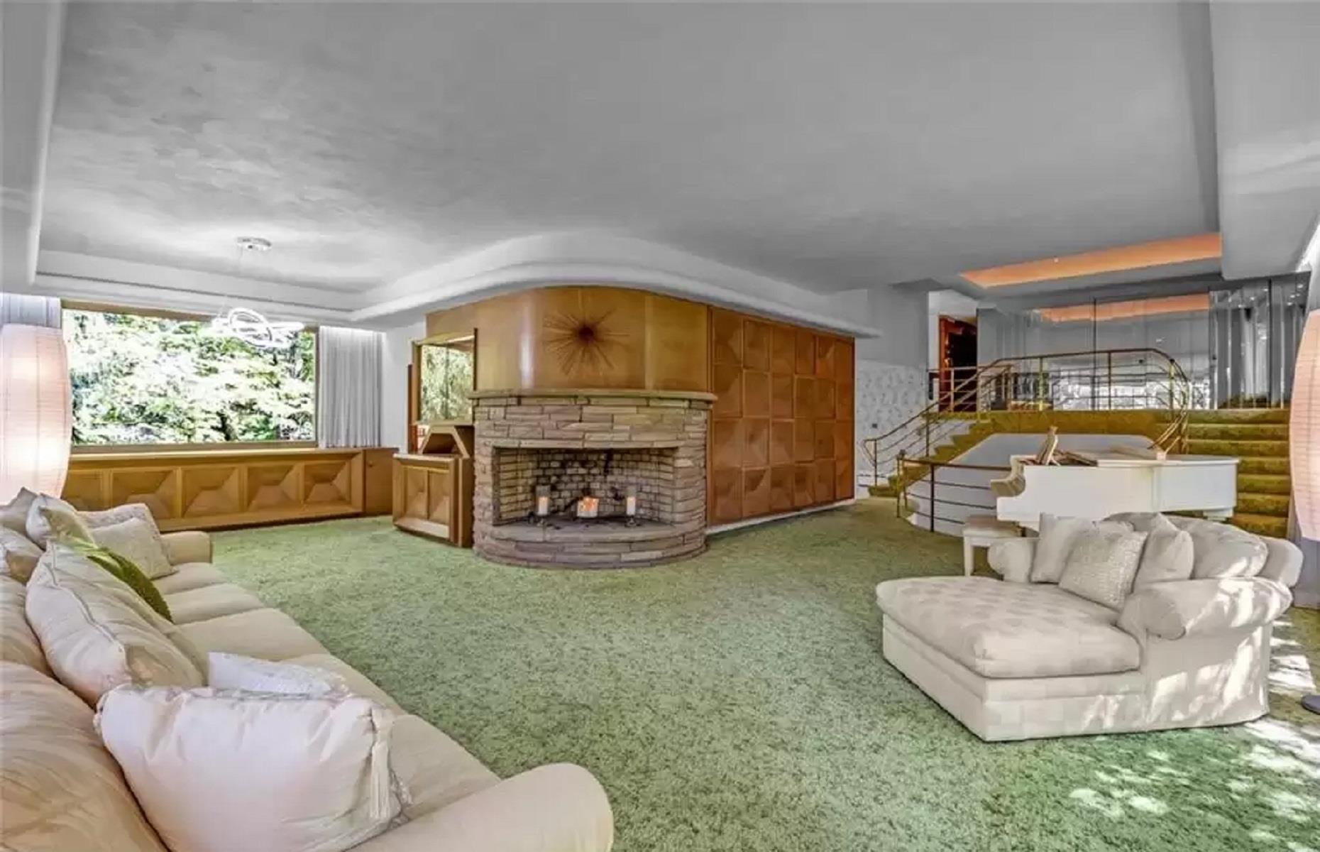 Frank Lloyd Wright-inspired home, New York, USA