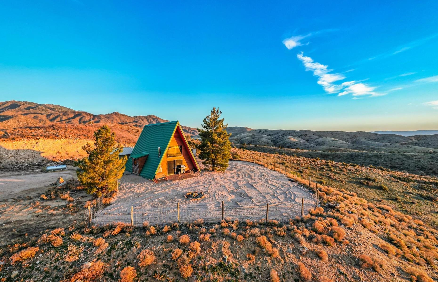 A-frame mountain home, Arizona, USA: $295,000 (£233k)