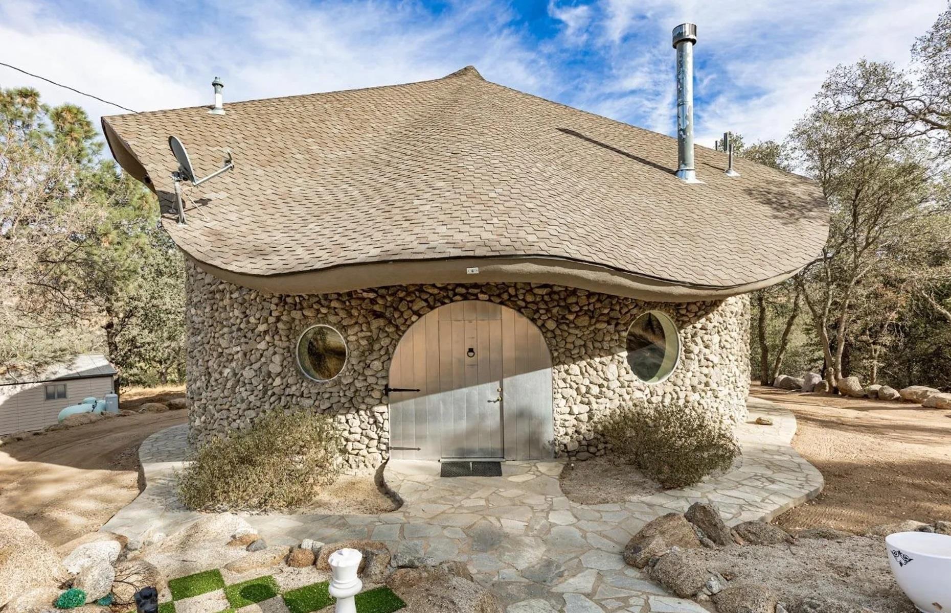Bonita casa con cara aplastada, California, EE.UU.