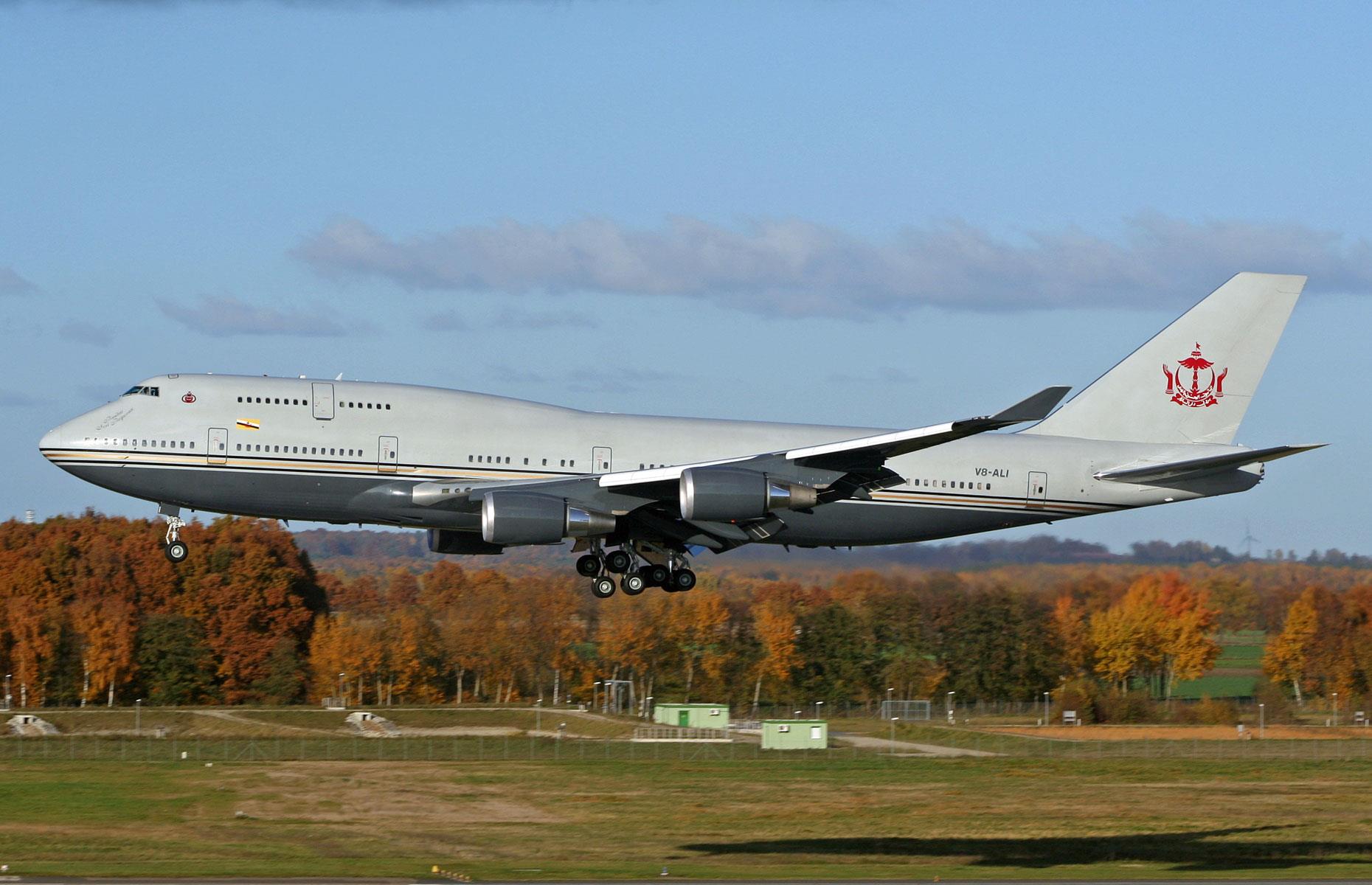 Avionul privat Boeing 747-430 ce valorează 400 de milioane de dolari (Sursă foto: Björn Strey CC, Wikipedia)
