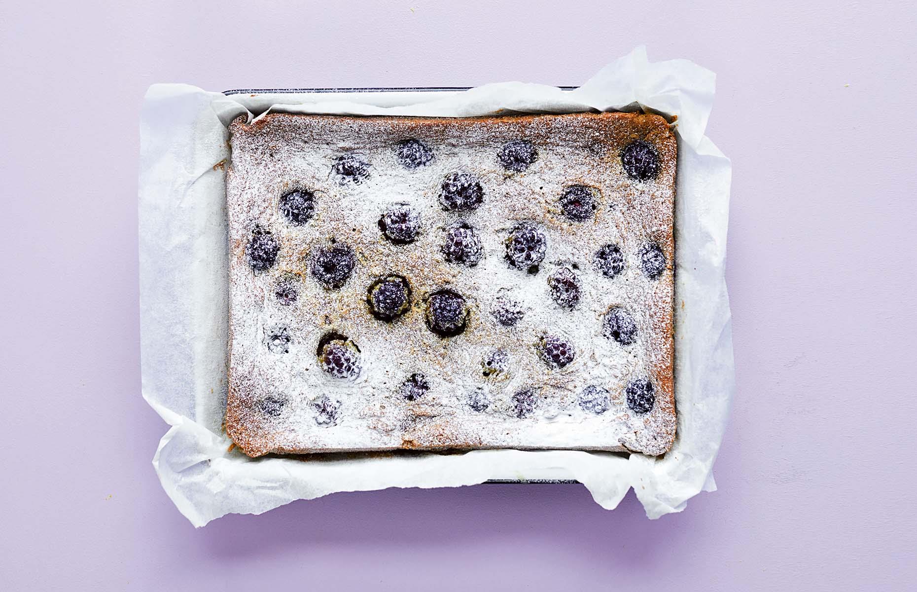 Blackberry and pistachio cake
