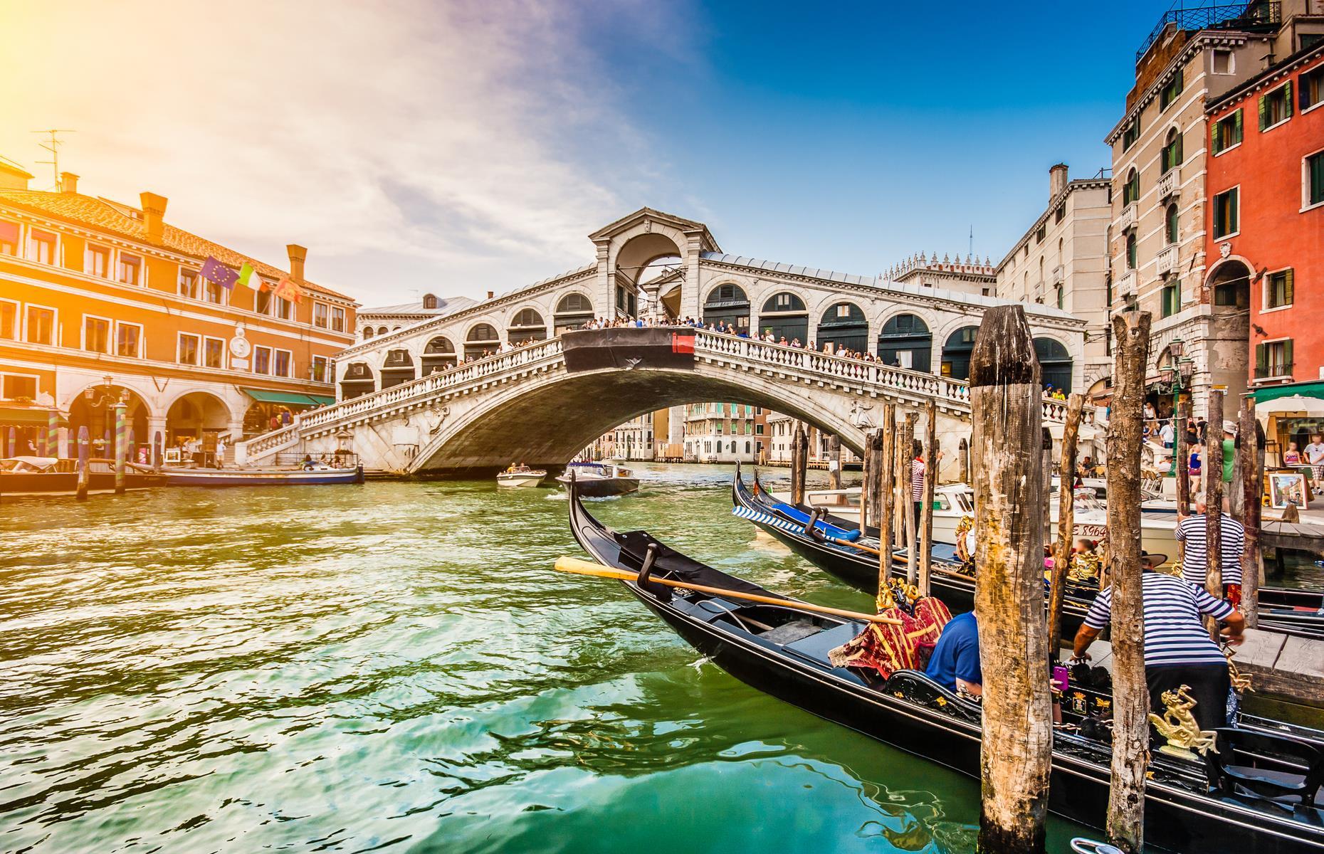 Rialto Bridge, Venice, Italy 