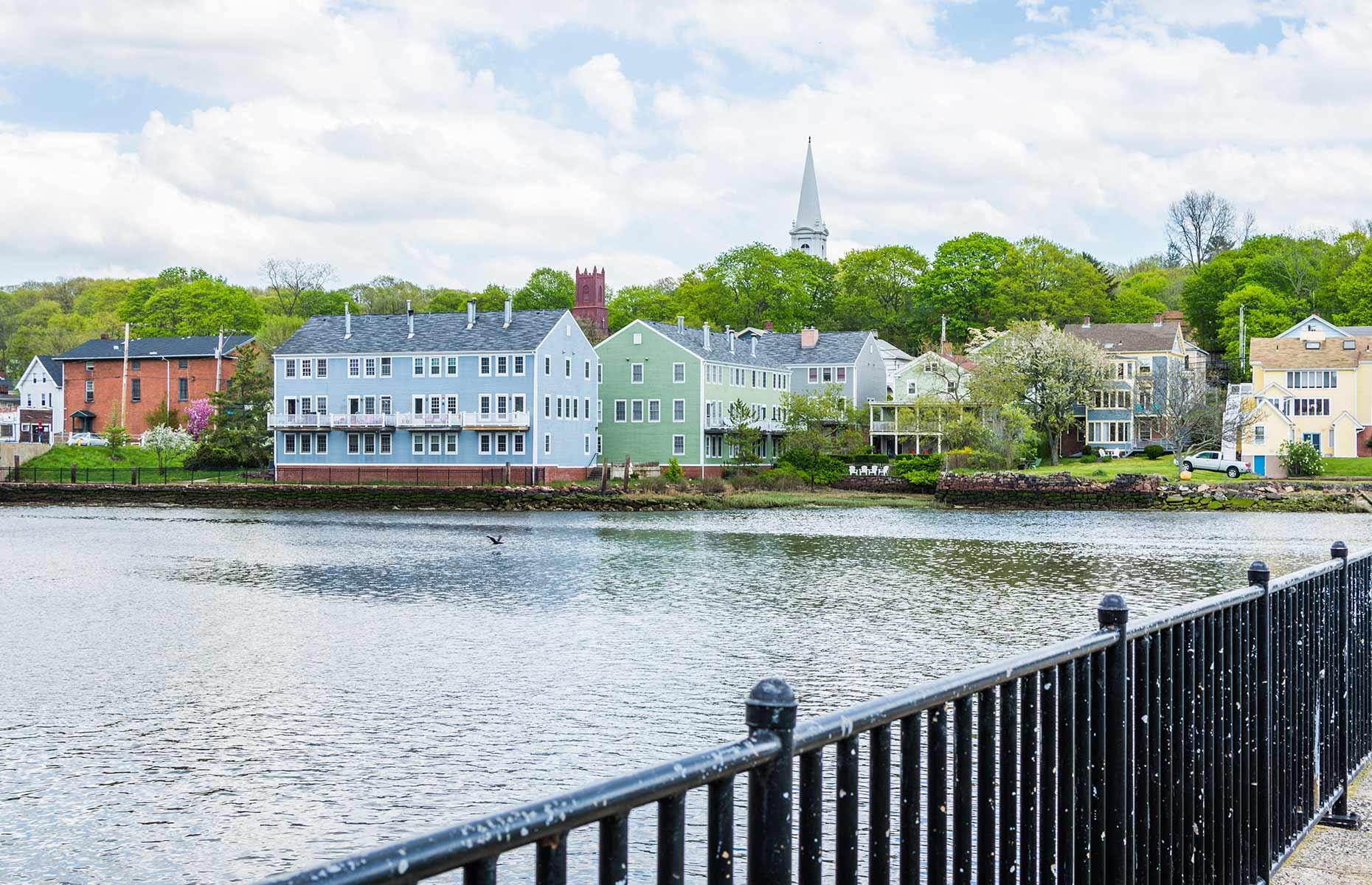 New Haven: beautiful waterfront homes