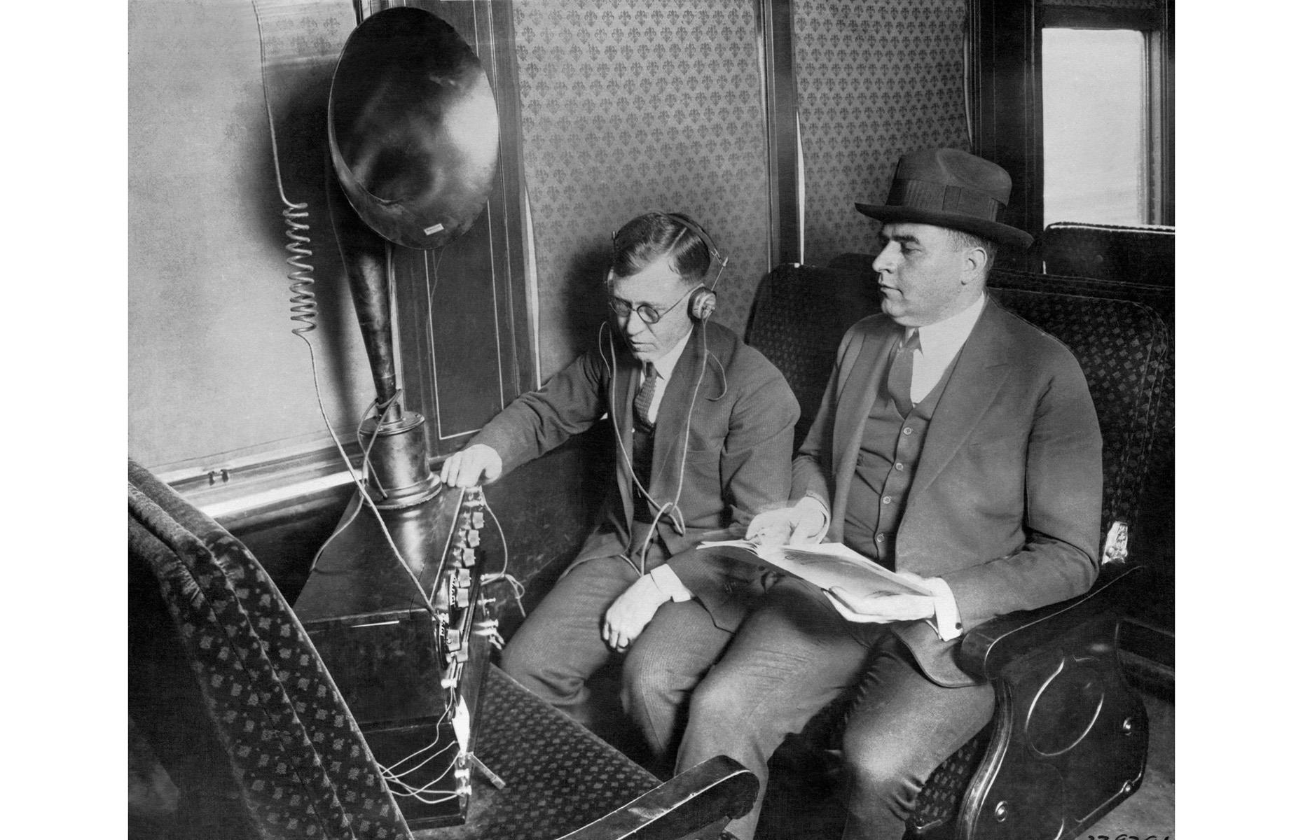 1923: Radio takes off