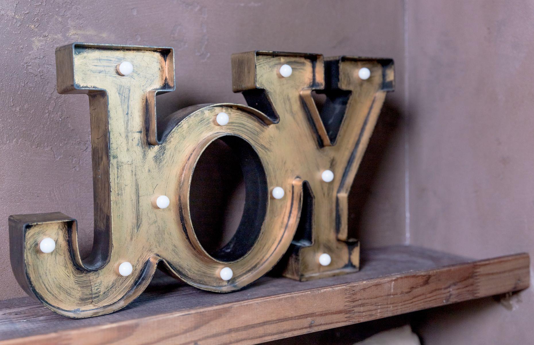25: Decorative words