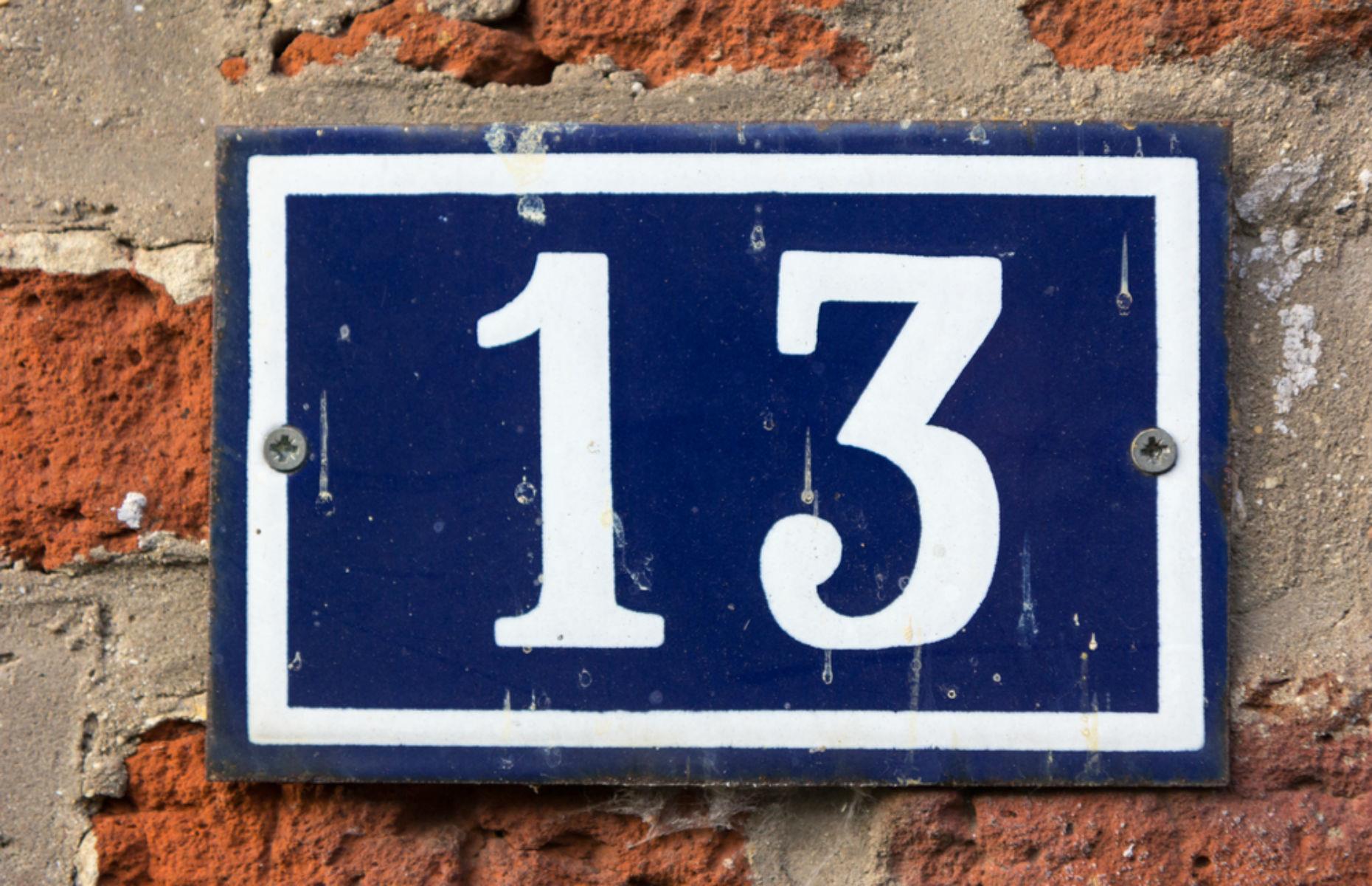 Номер 13 номер 5. Номер 13. Число 13 фото. Табличка с числом 13. Мистическая цифра 13.