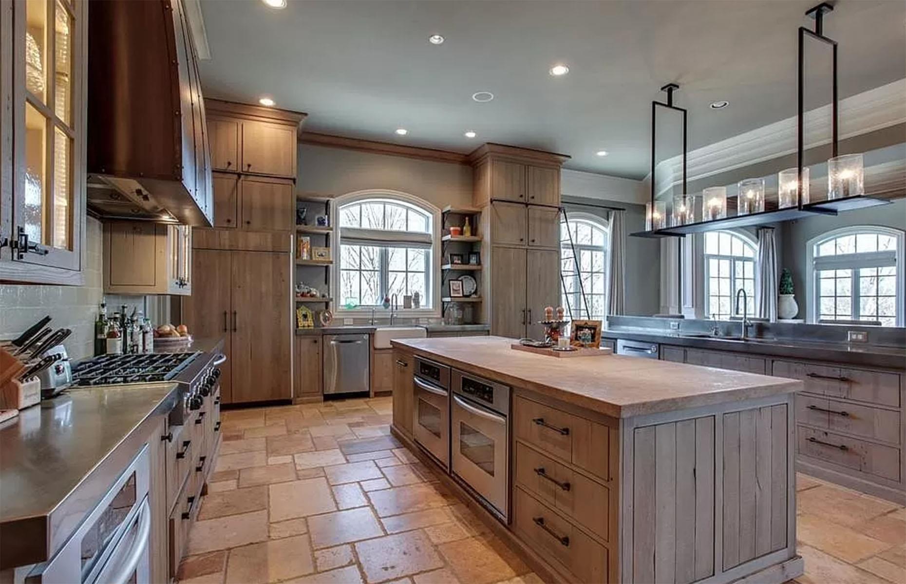 Kelly Clarkson's Tennessee mansion: sold for $7 million