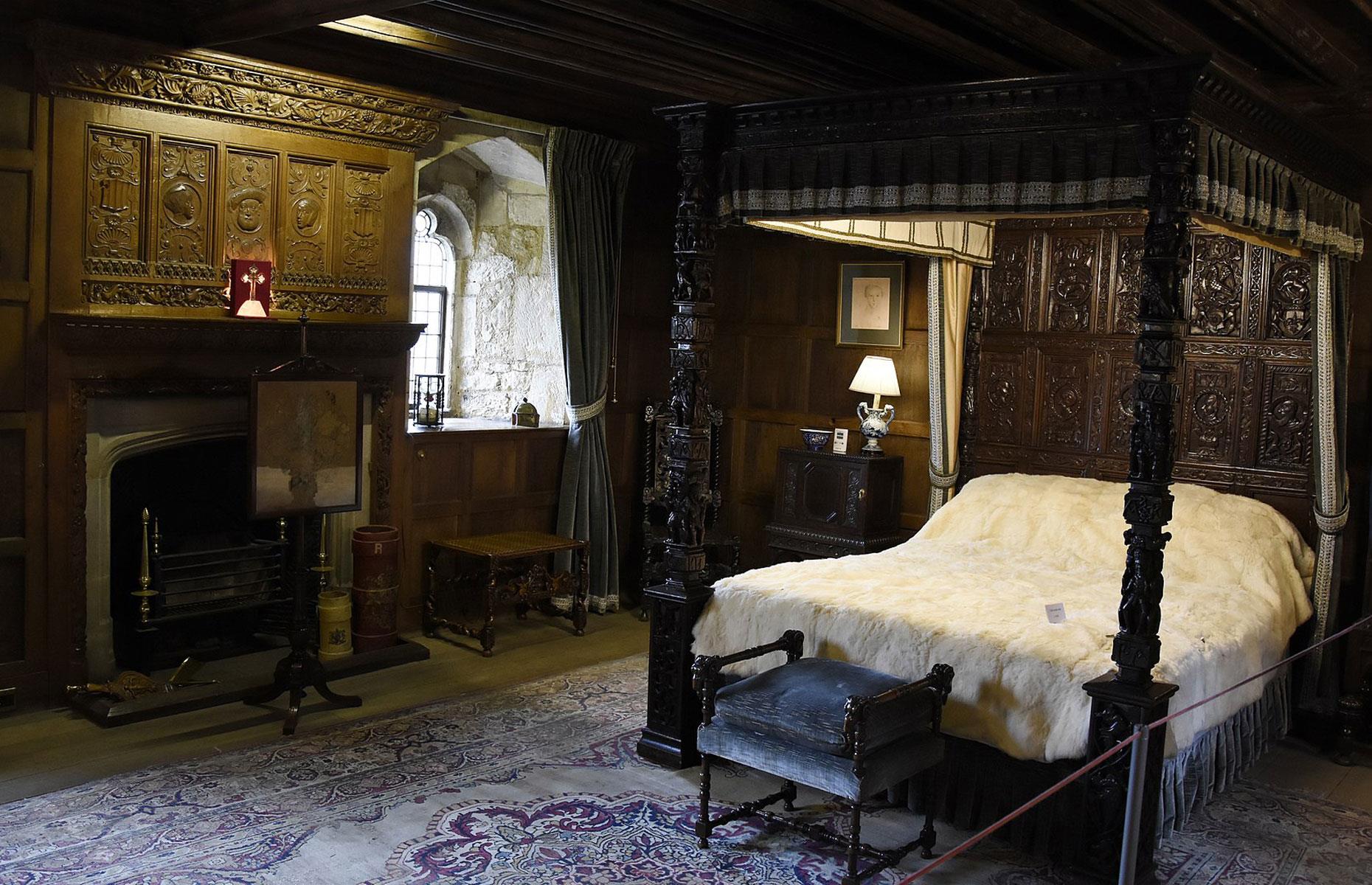 Kingsize bed