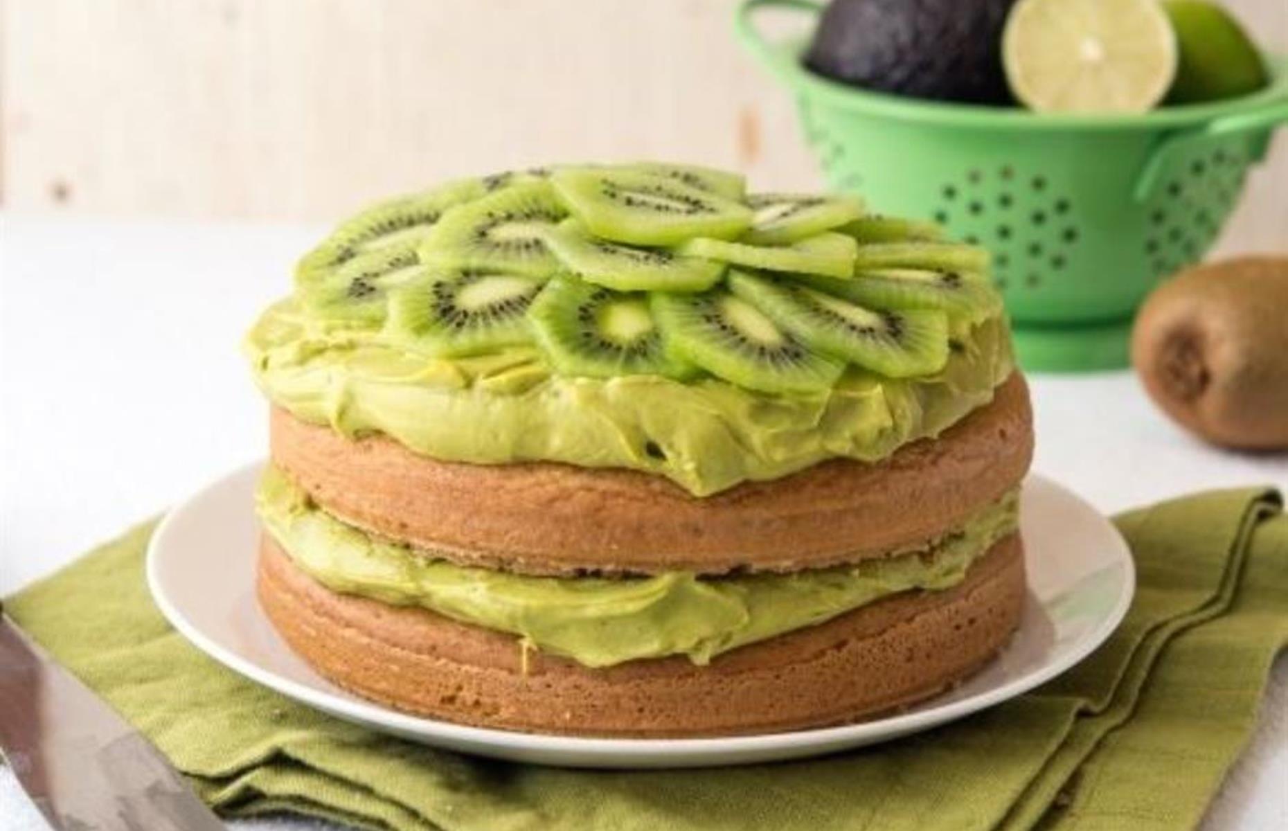 24. Avocado and kiwi cake 