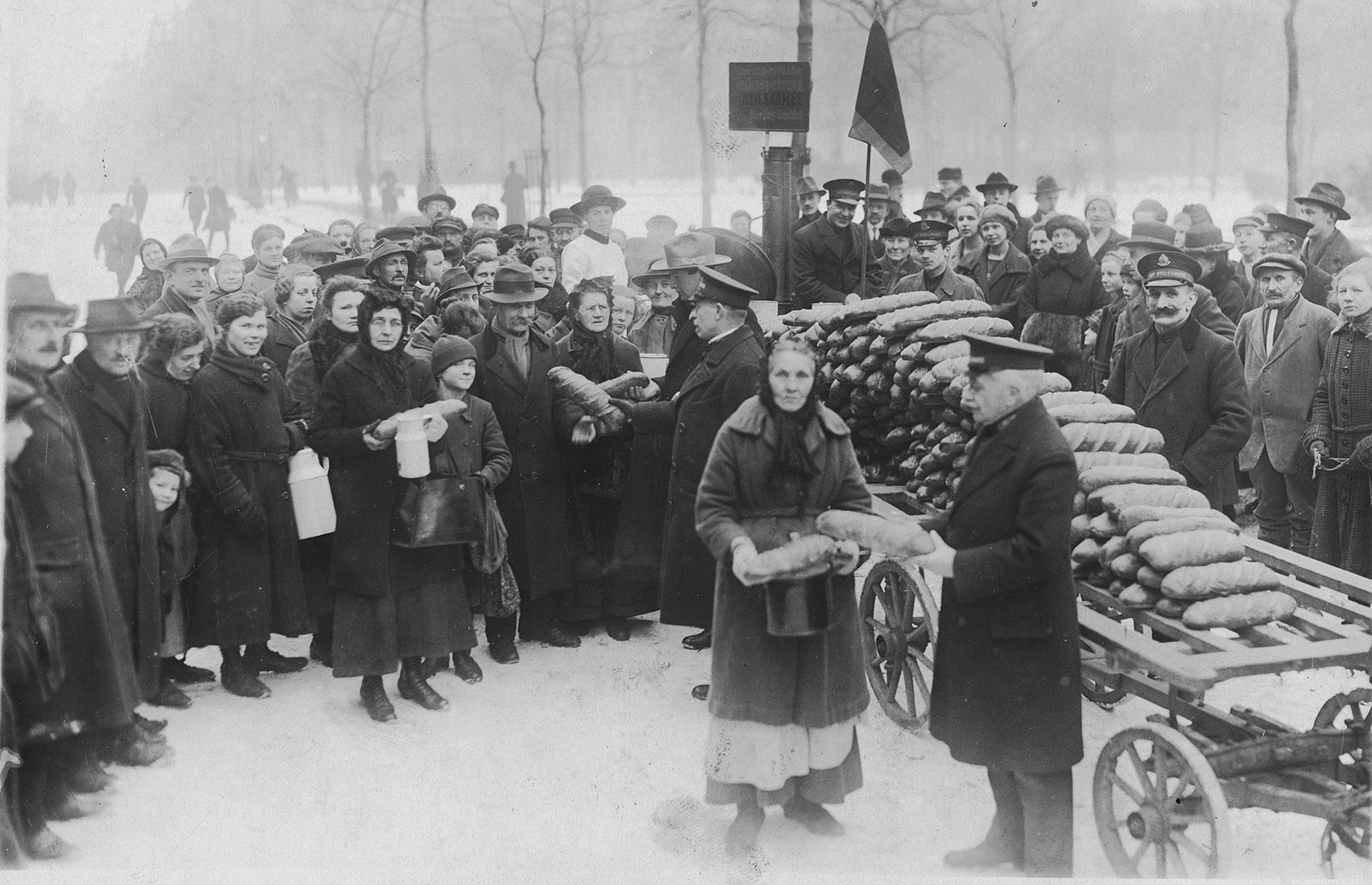 1900s: charity at Christmas