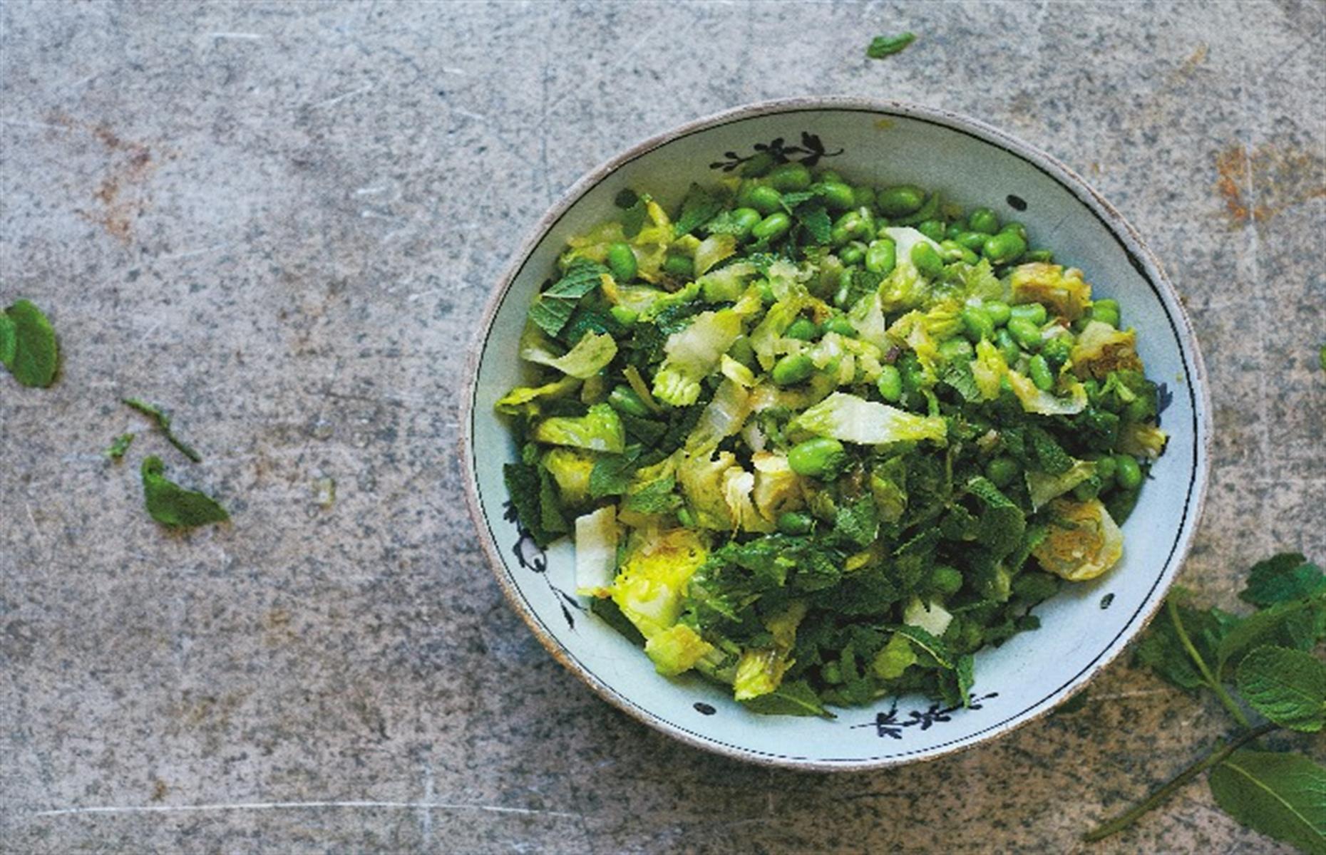 Broad bean salad with lettuce, shallots and mint