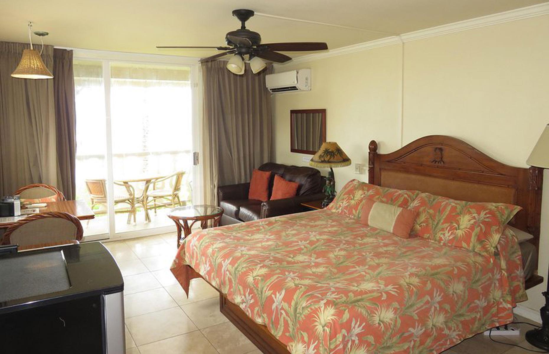 1. Mid-range: Kapaa Oceanfront Condo, Kauai, Hawaii, USA
