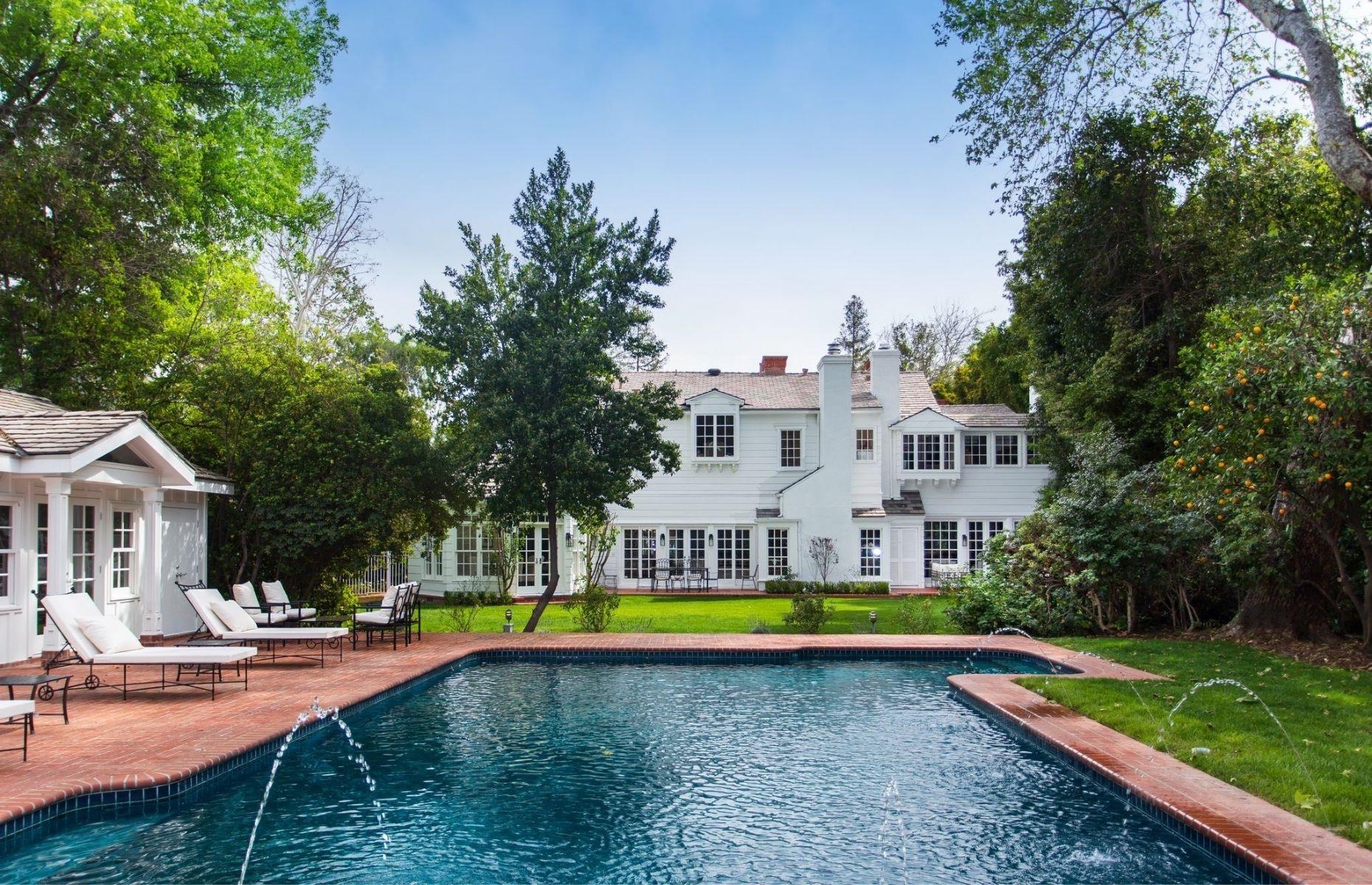Kelly Clarkson's Toluca Lake mansion: bought for $5.4 million