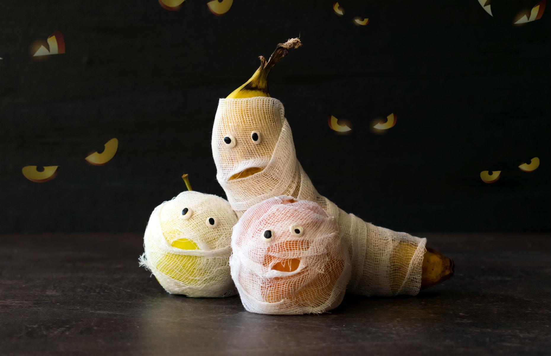 Wrap fruit in bandages