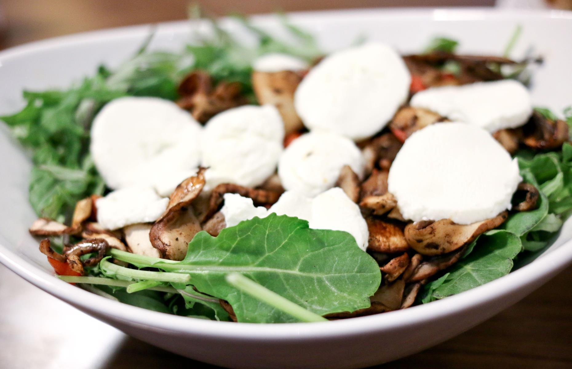 Kale, goats' cheese and mushrooms 