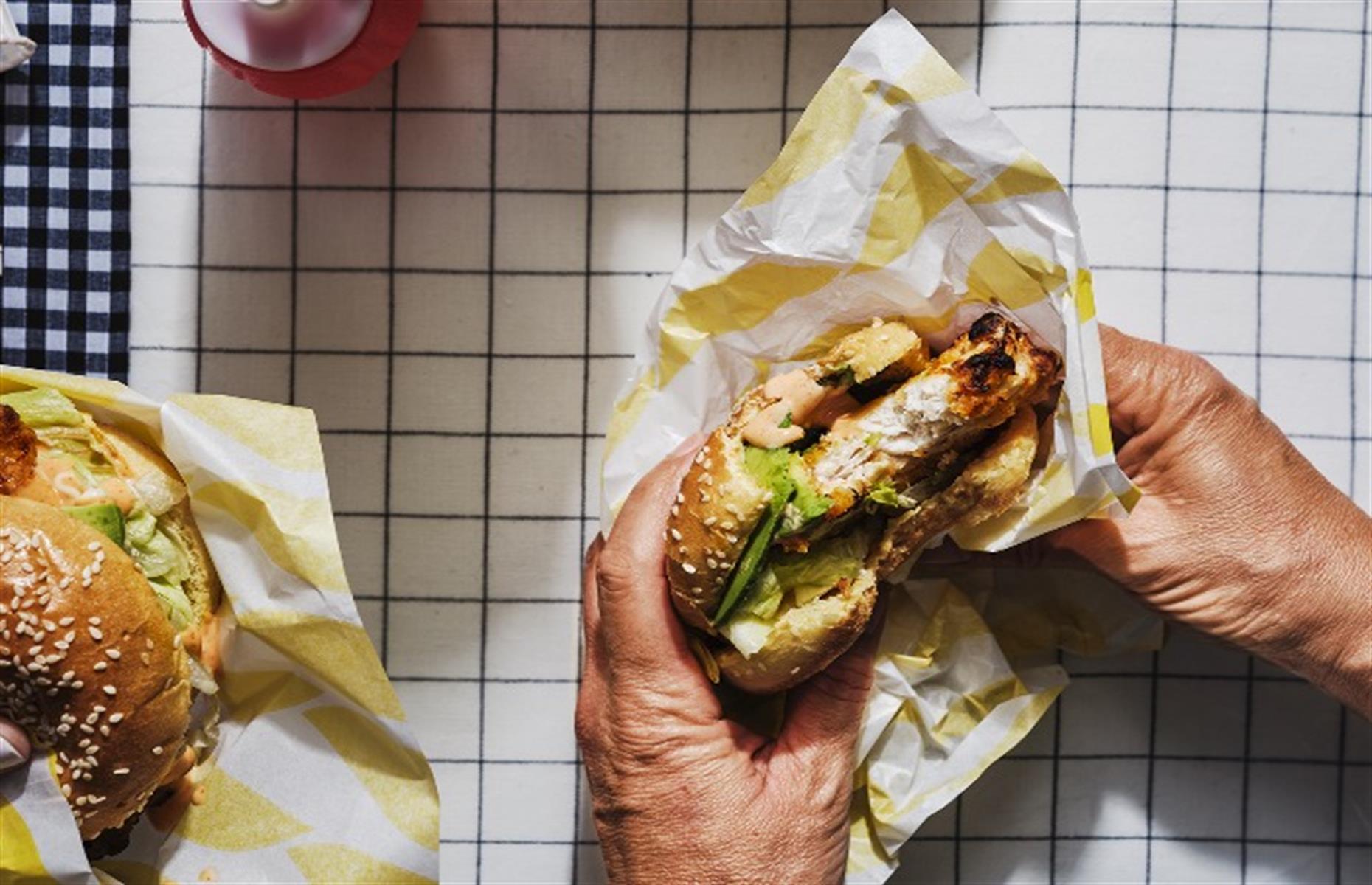 Crispy chicken burger