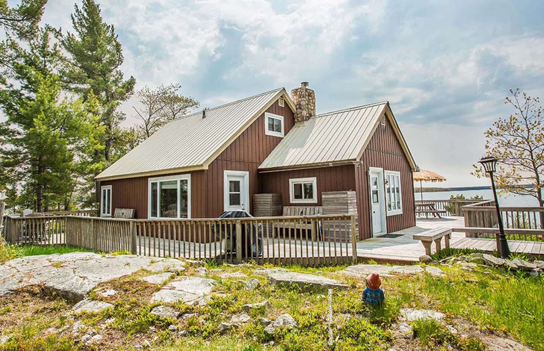 Duval Island, Ontario, Canada: $449,000 (£328k)