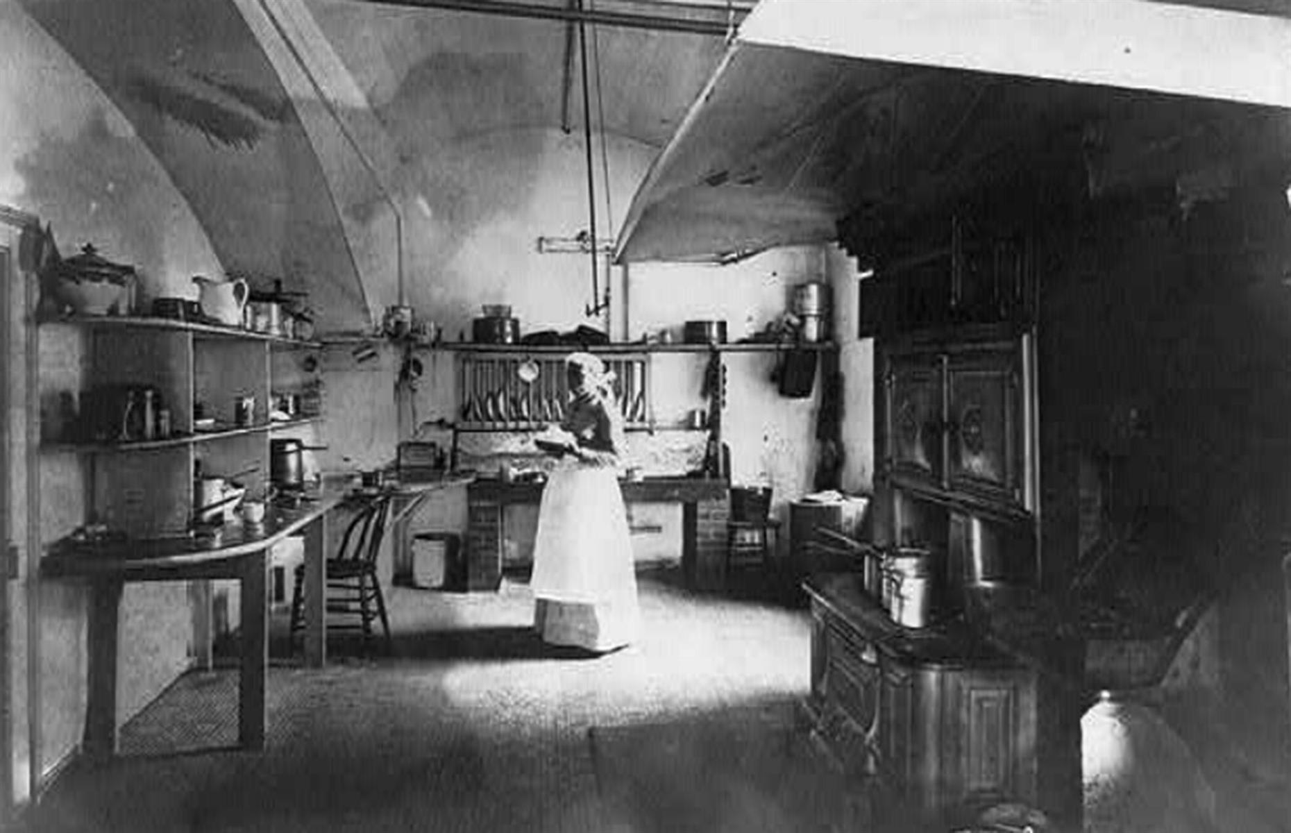 1891: White House cook at work