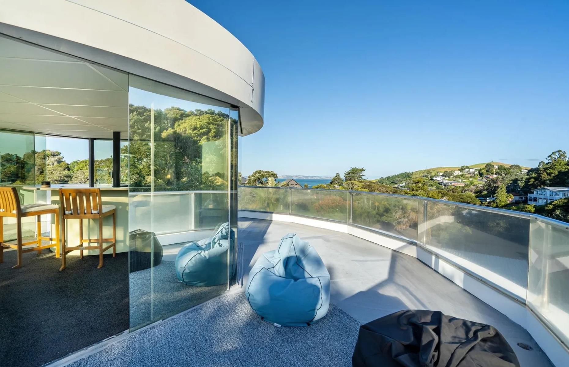 360-degree rotating home, Auckland, New Zealand
