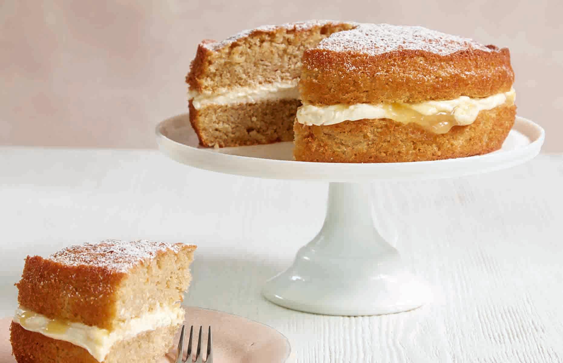 Apple and lemon sandwich cake