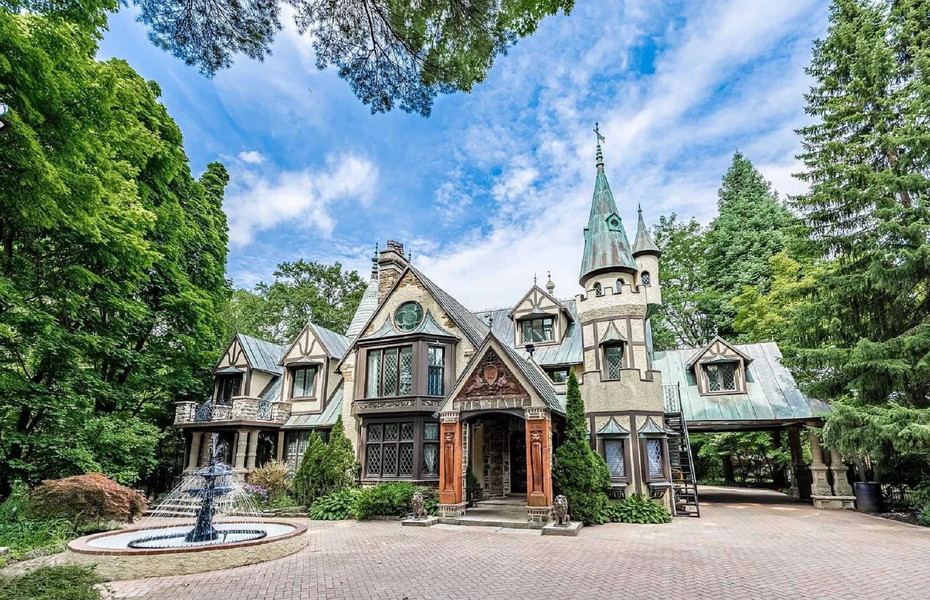 The Castle, Mississauga, Ontario