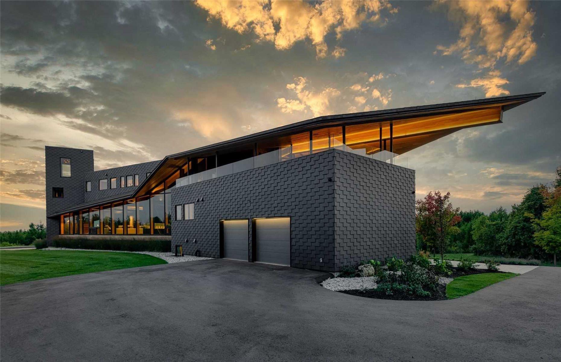 Ipeak House, Ontario, Canada