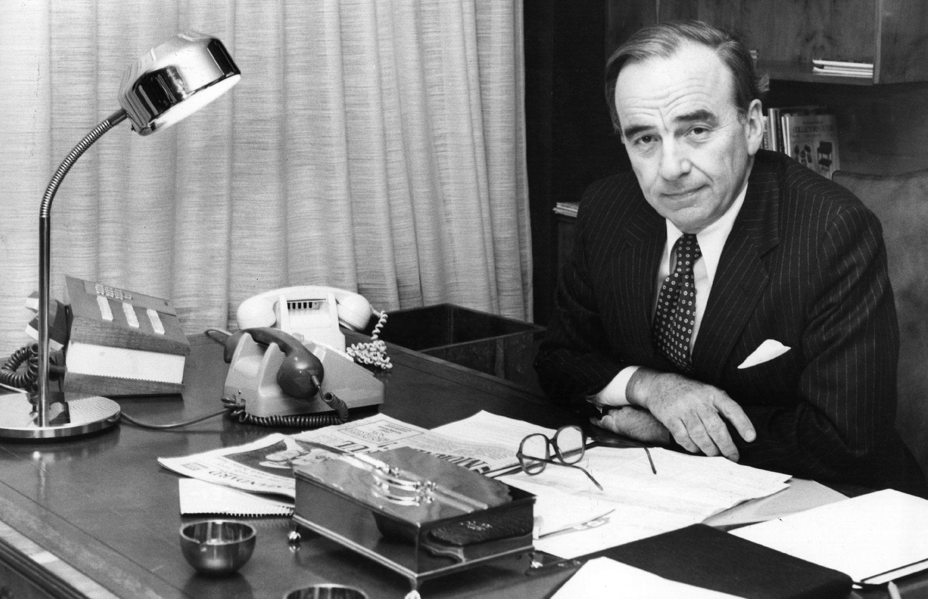 Rupert Murdoch establishes News Corporation 
