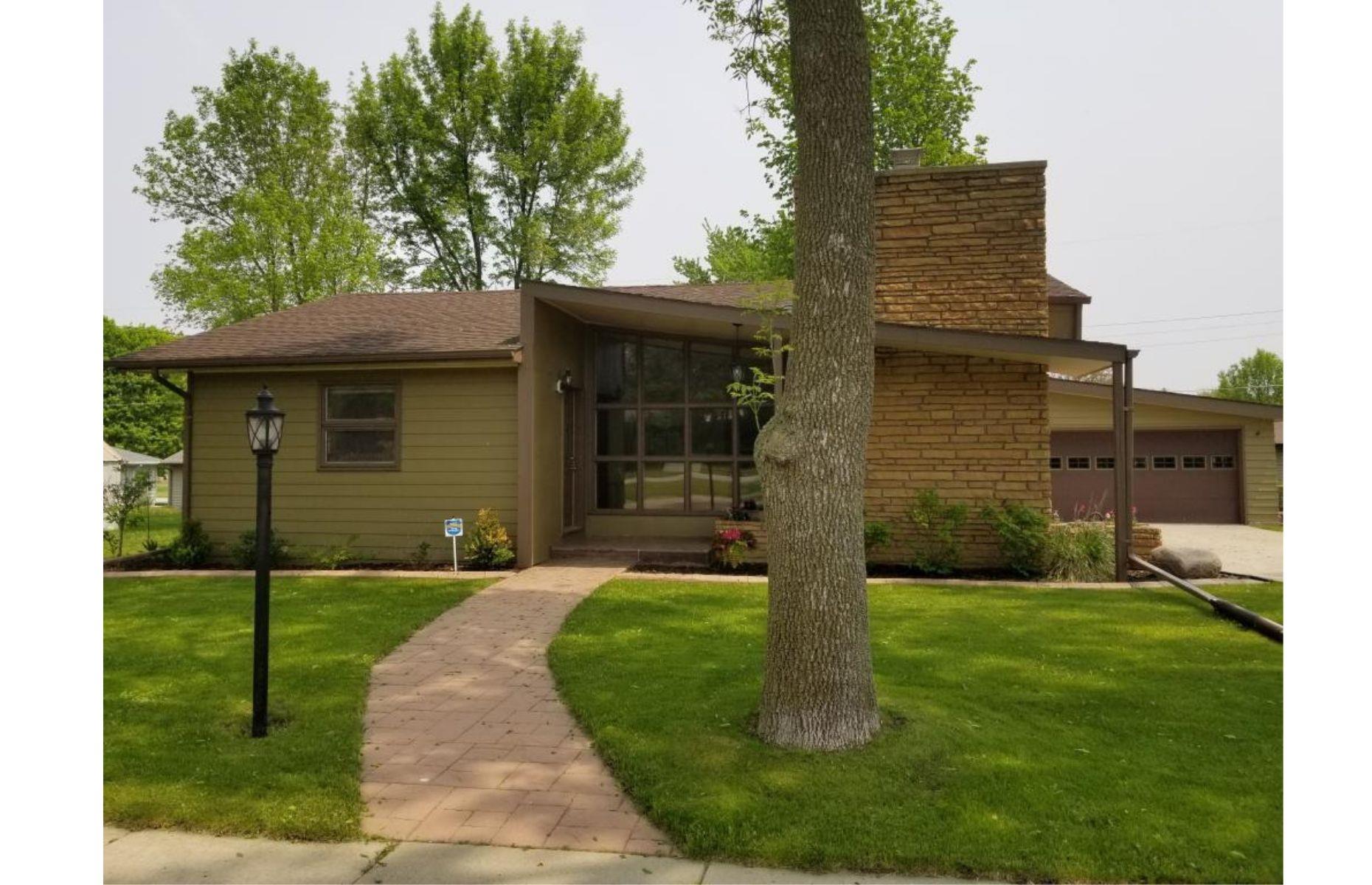 1950s ranch, Pipestone, Manitoba: CA$221,270 (£131k/US$165k) 
