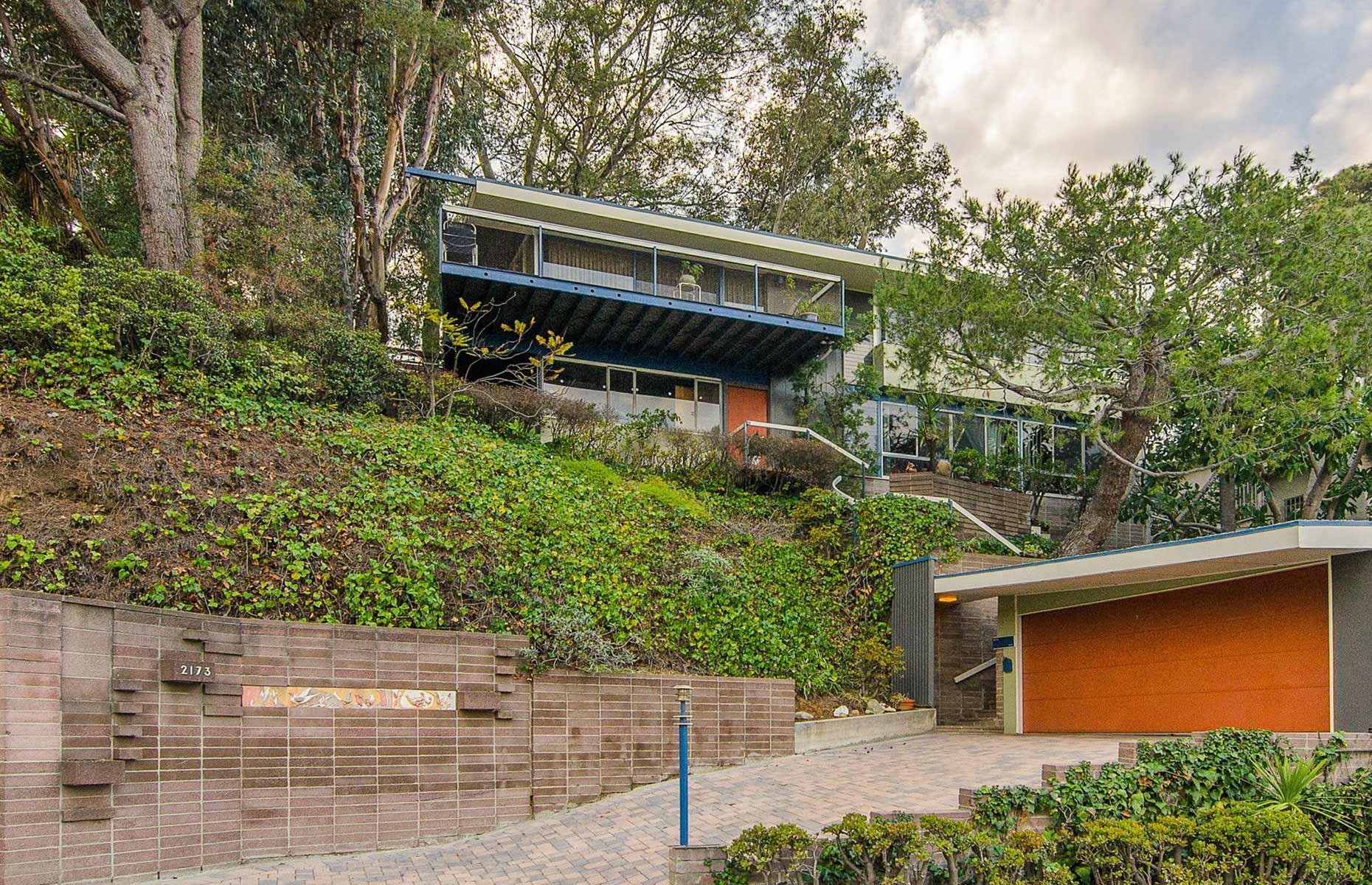 Silver Lake cliff house, California, USA