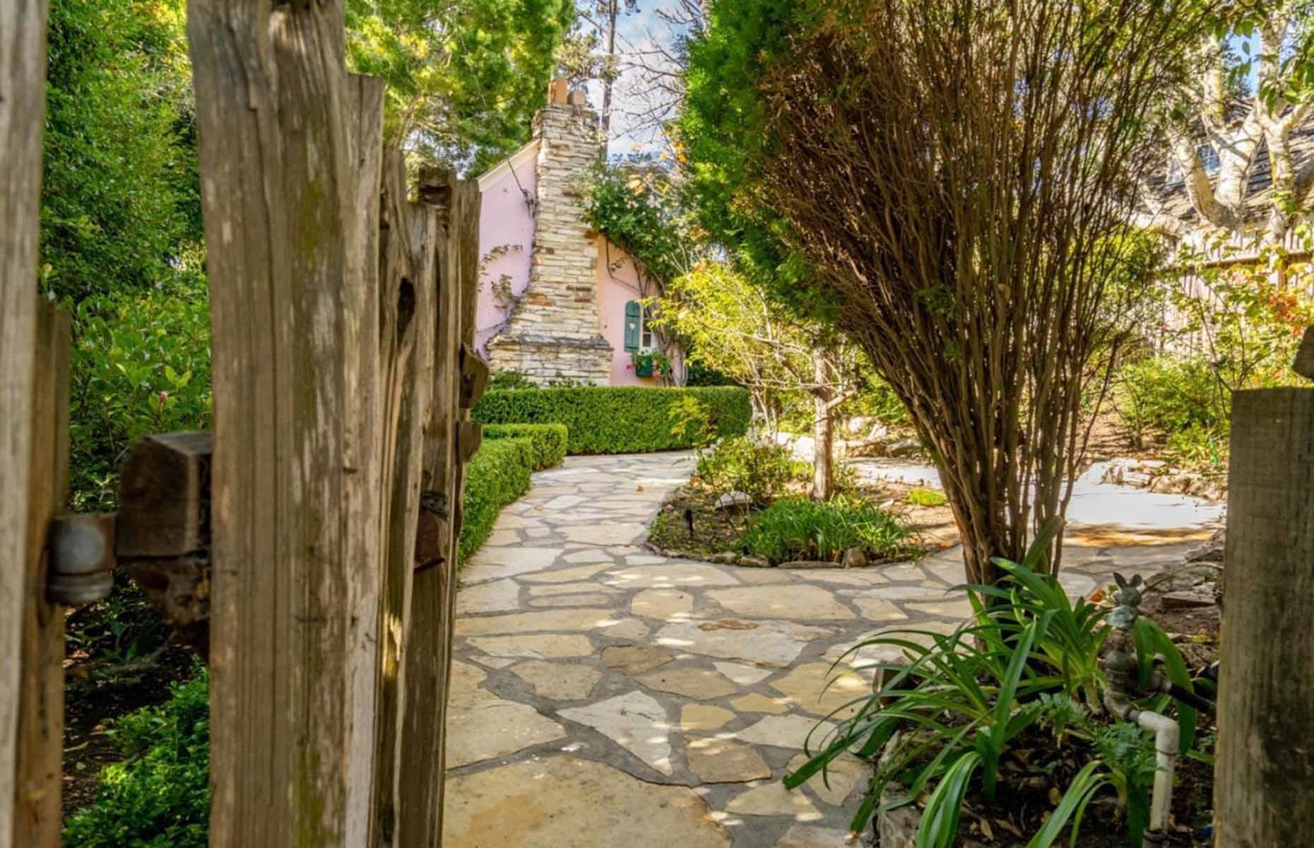 Enchanting cottage, California, USA