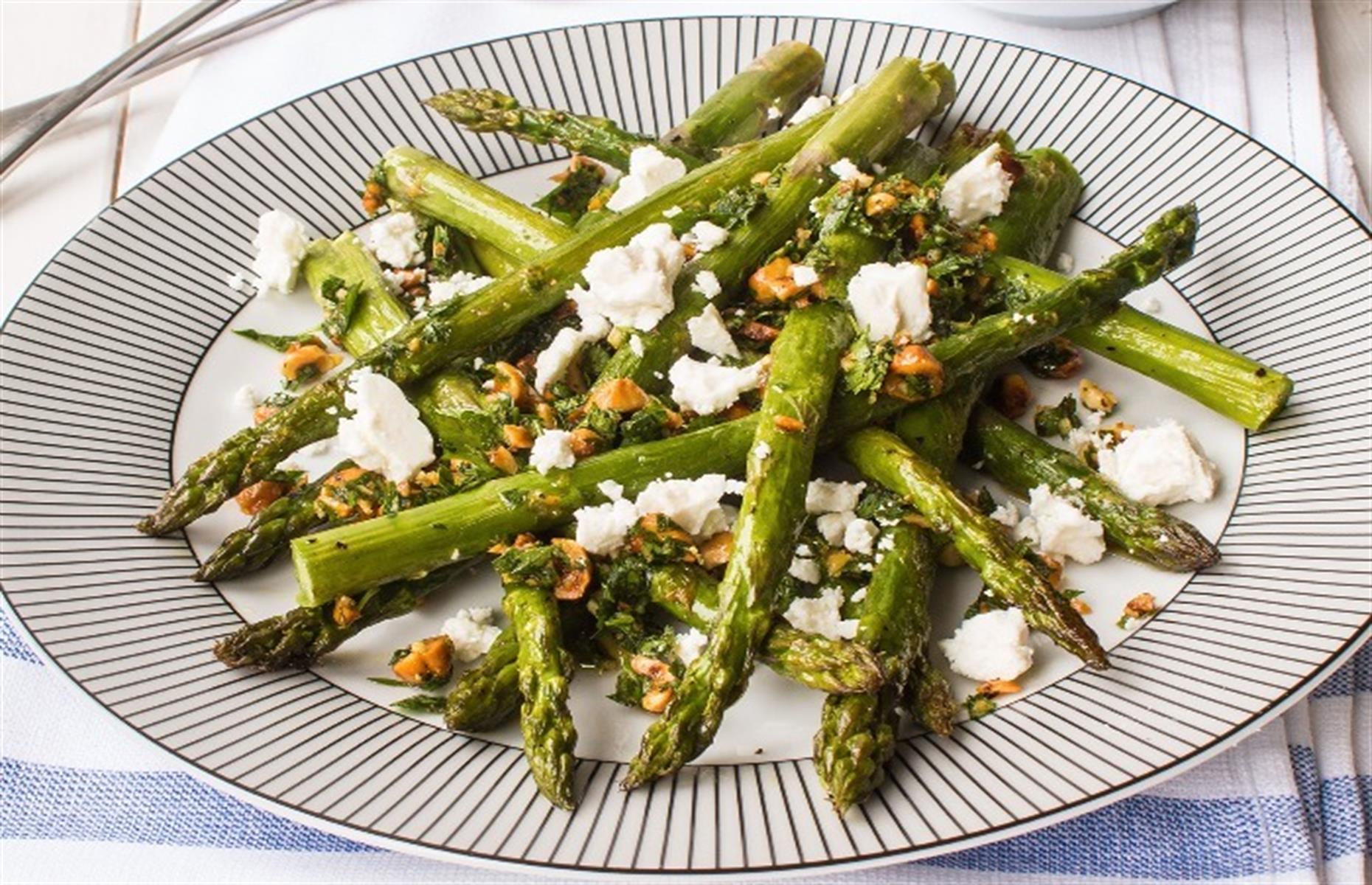 Asparagus with hazelnut gremolata