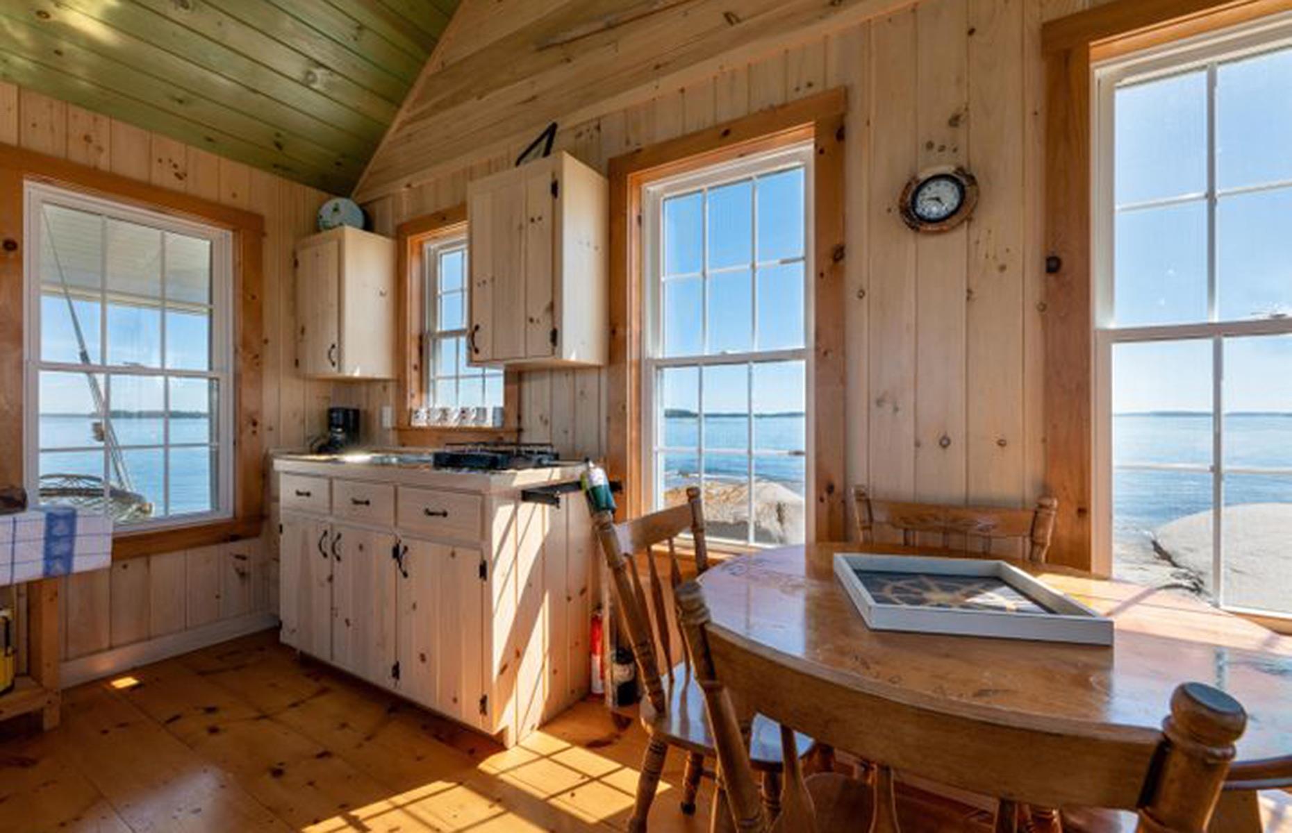 Duck Ledge’s Island, Maine, USA: $339,000 (£260k)