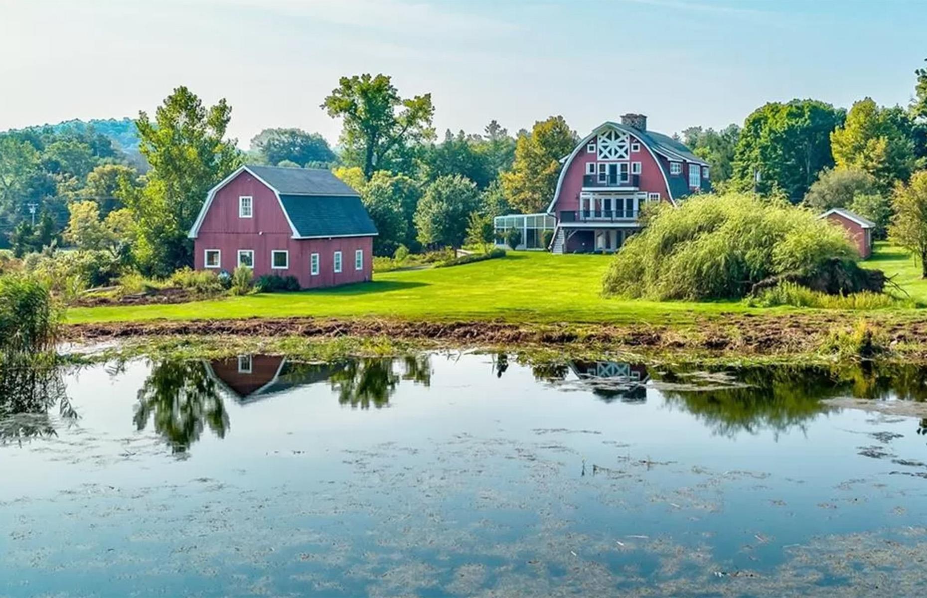 Beautiful barn homes that are so far from farmyard