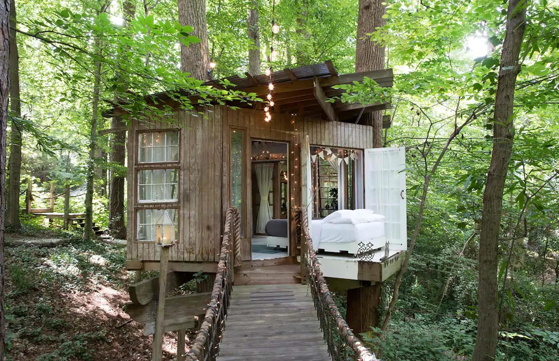 Secluded treehouse, Atlanta, Georgia, USA
