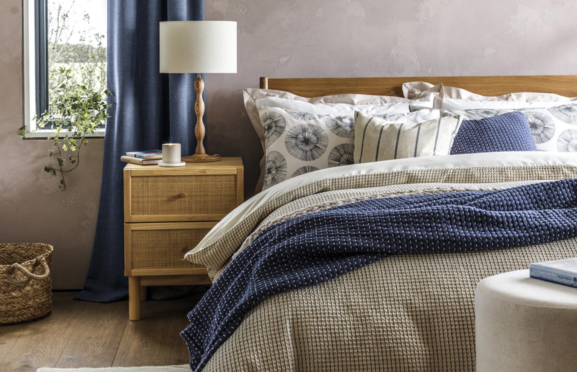 Dress the bed