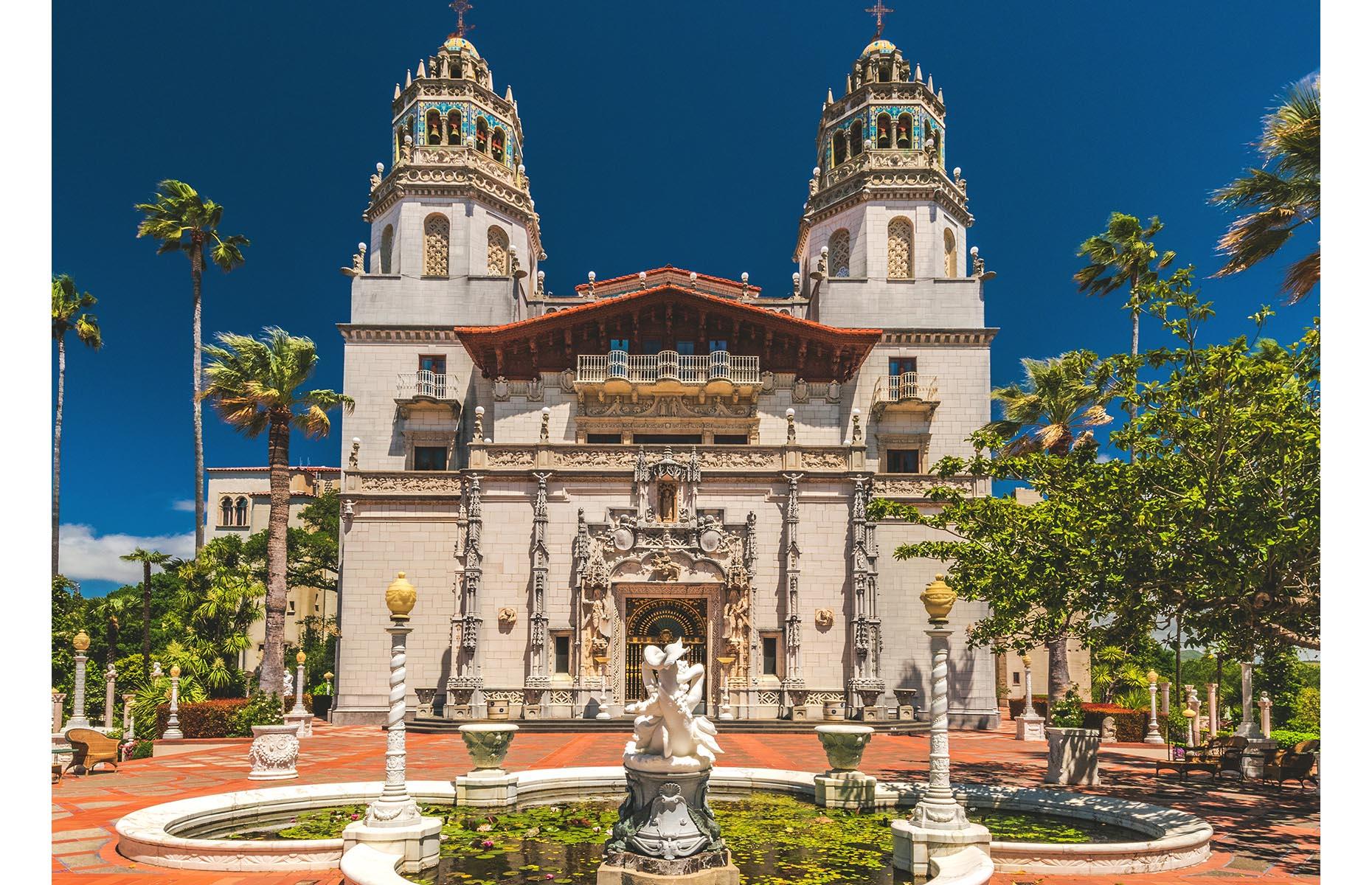 Hearst Castle, California: 90,000 square feet