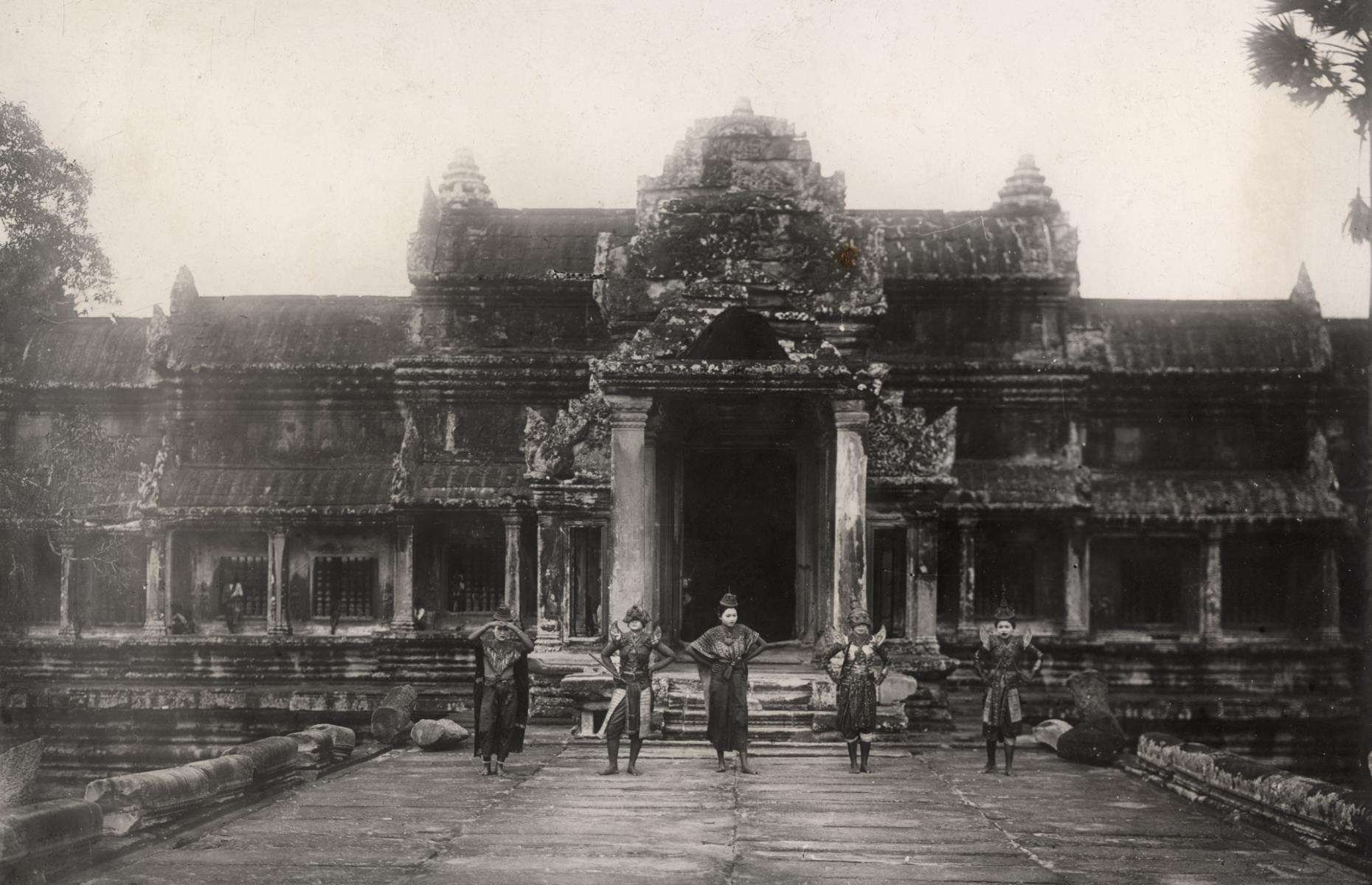 Incredible vintage photos of the world's most famous landmarks