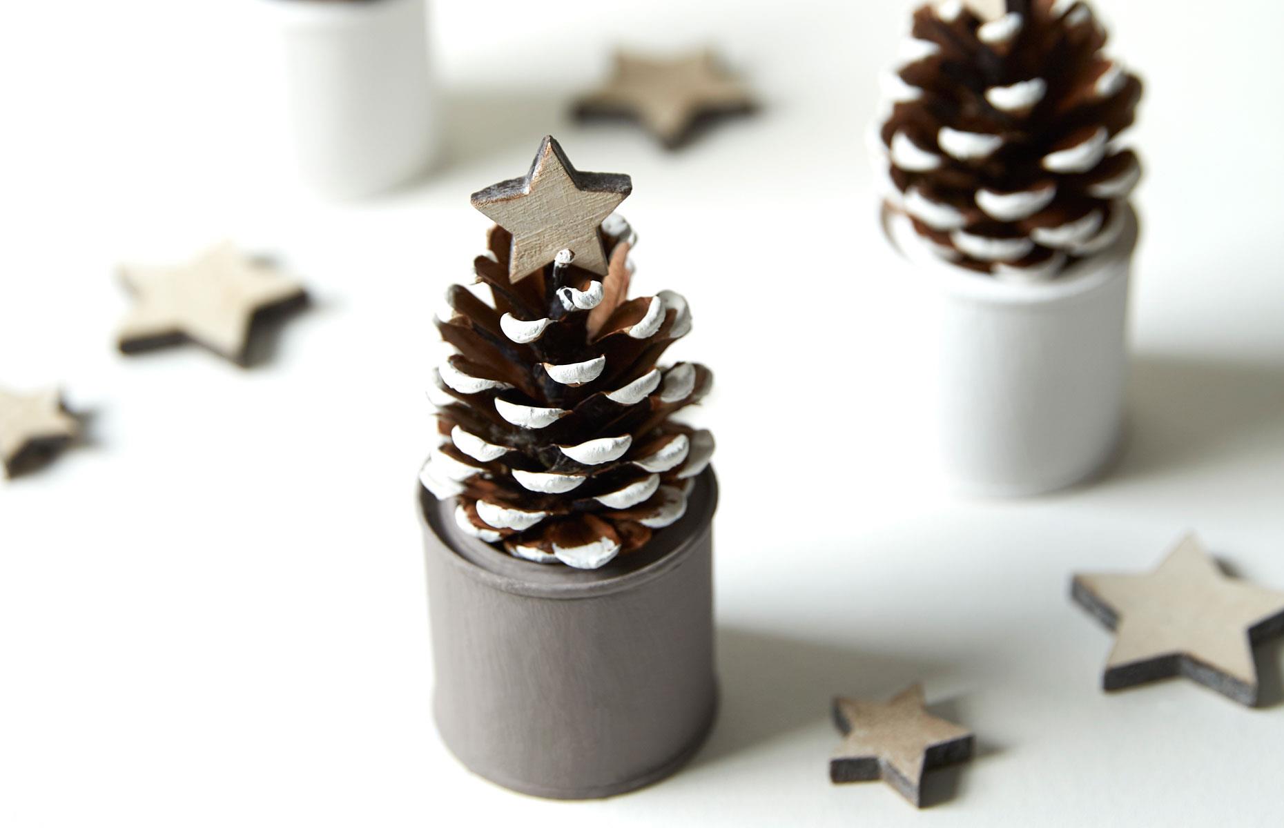 Make pine cone Christmas trees