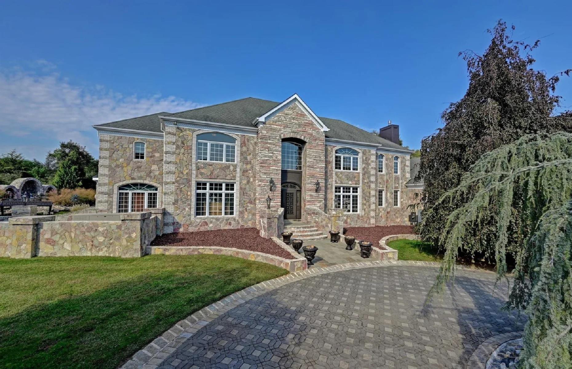 Christmas grotto house, New Jersey, USA