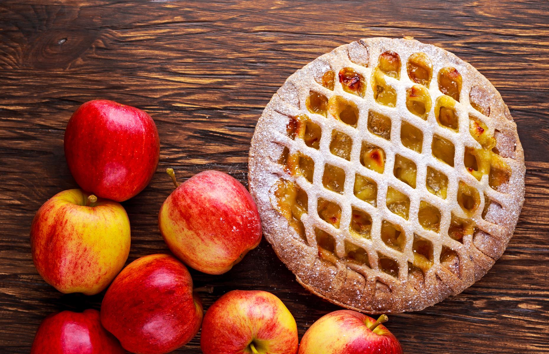 Lighter apple pie (220 calories per average portion)
