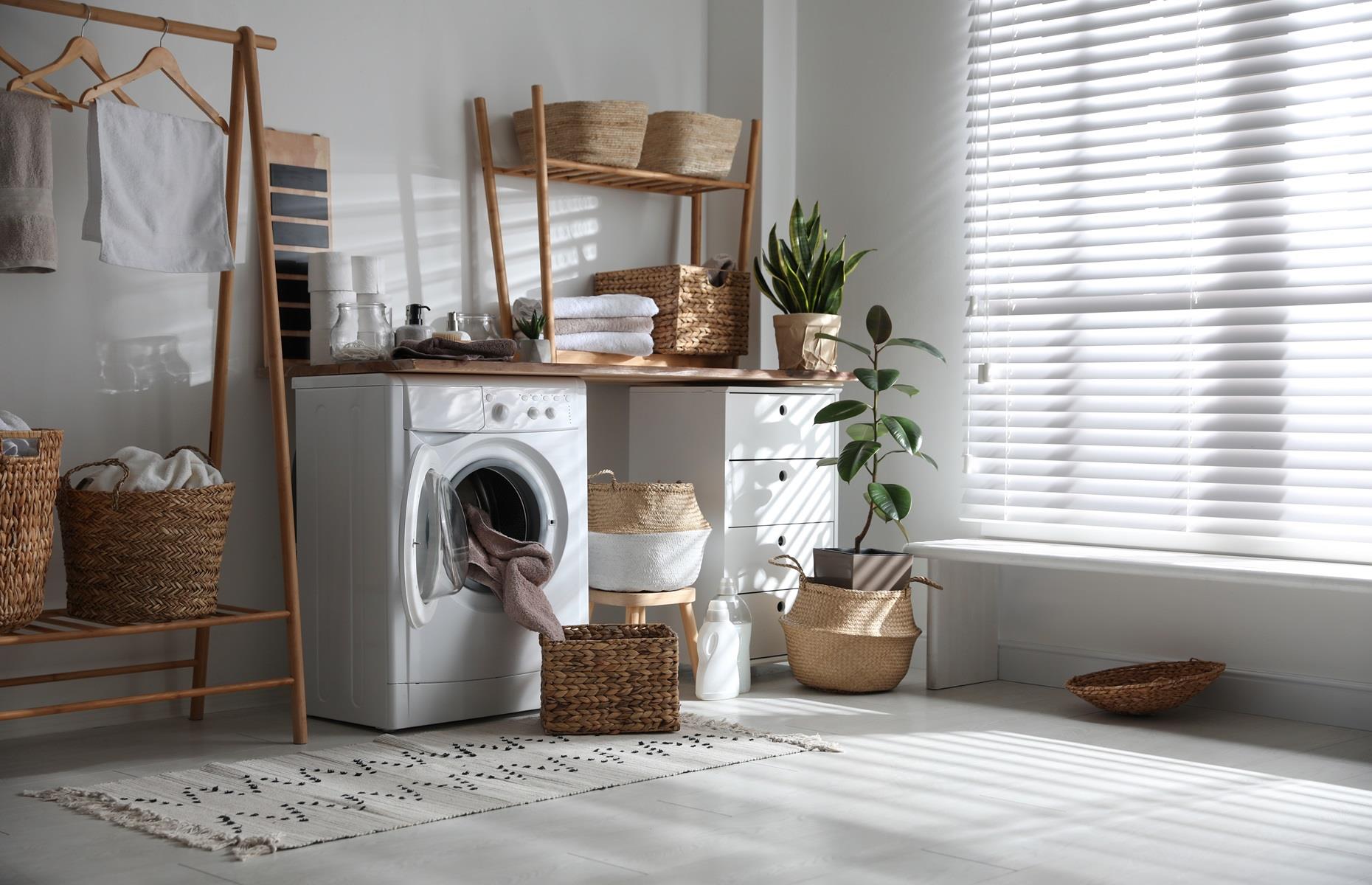 Add ice cubes to your dryer to remove creases