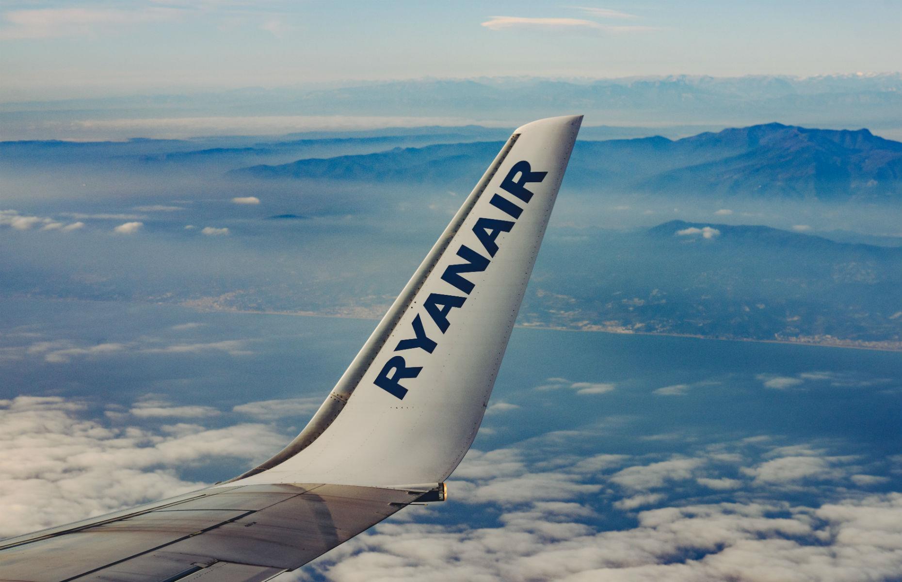 Man flies with wrong passport