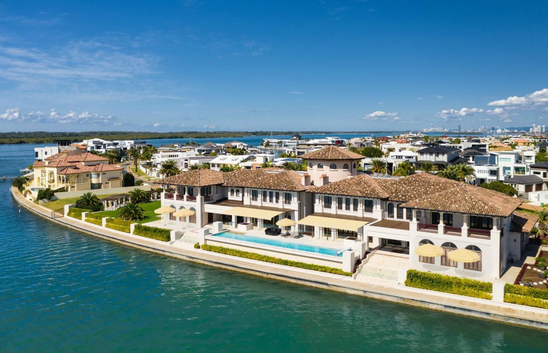 26 Knightsbridge Parade East, Sovereign Islands, Queensland