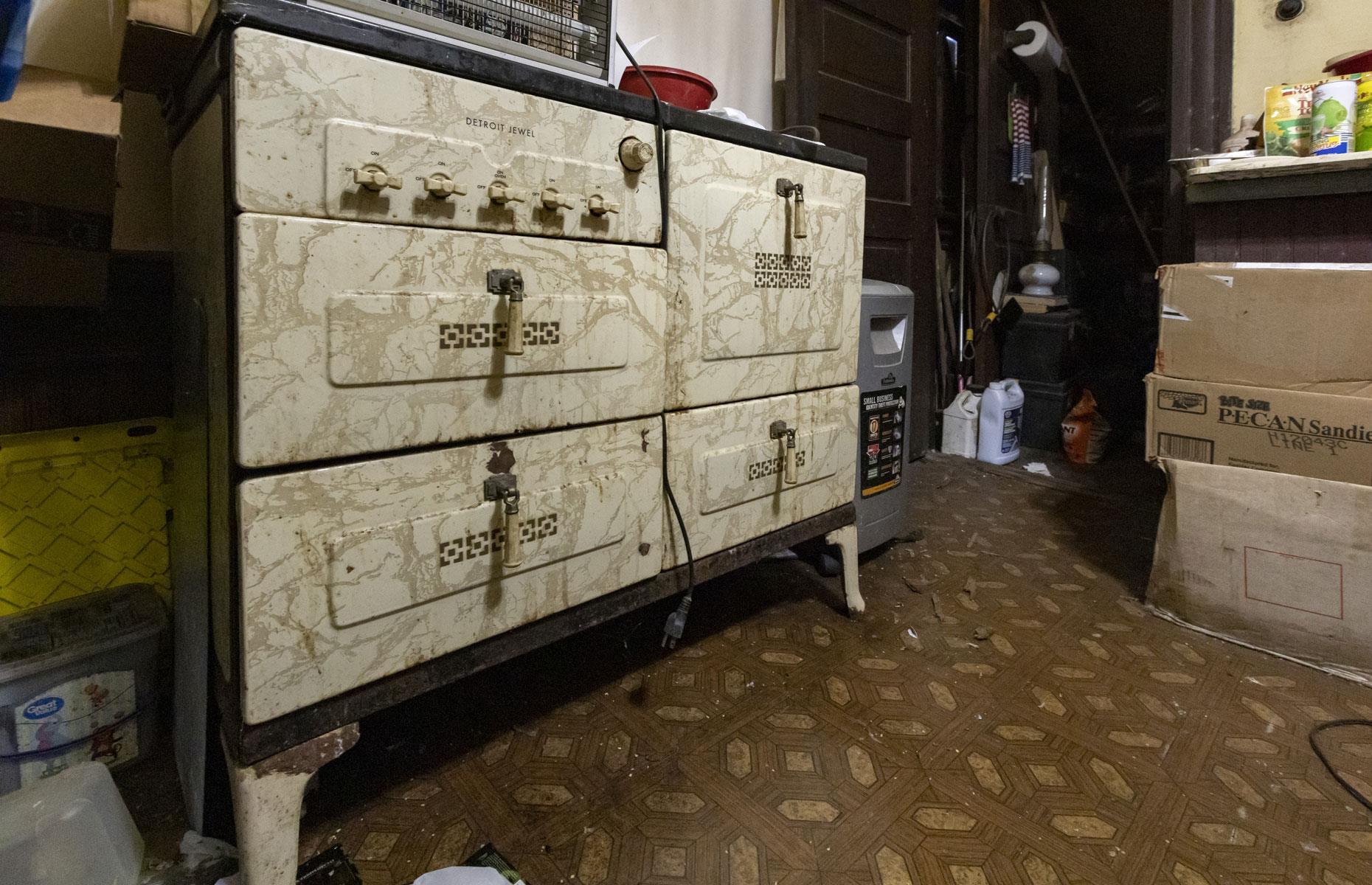 Mid-century stove