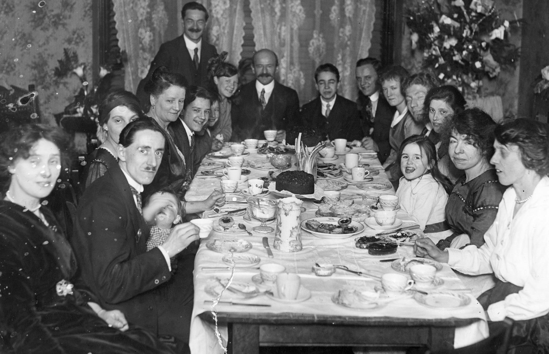 1910s: family gatherings
