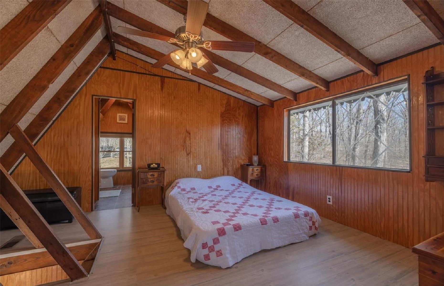 Unique A-frame, Missouri, USA: £265,800 ($350k) 