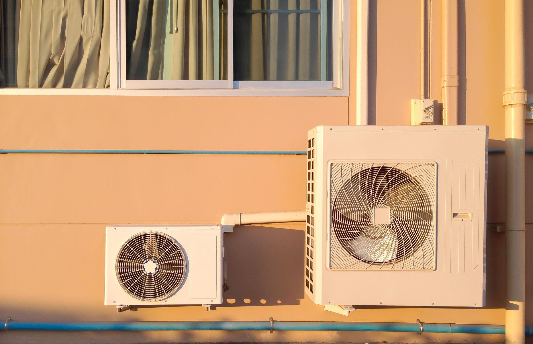 Carbon-capturing, fuel-generating air conditioners