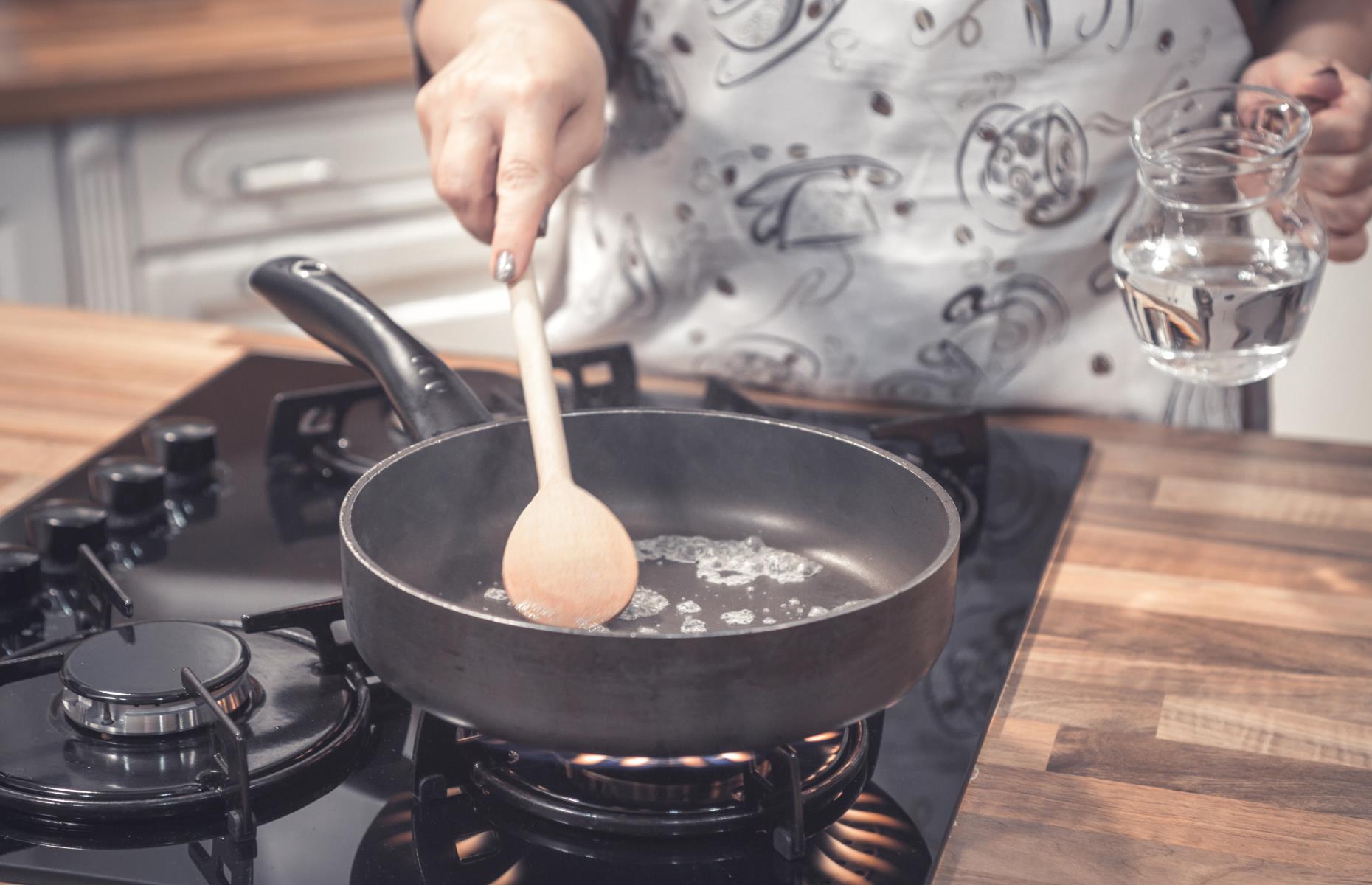 Use wide-bottomed pans
