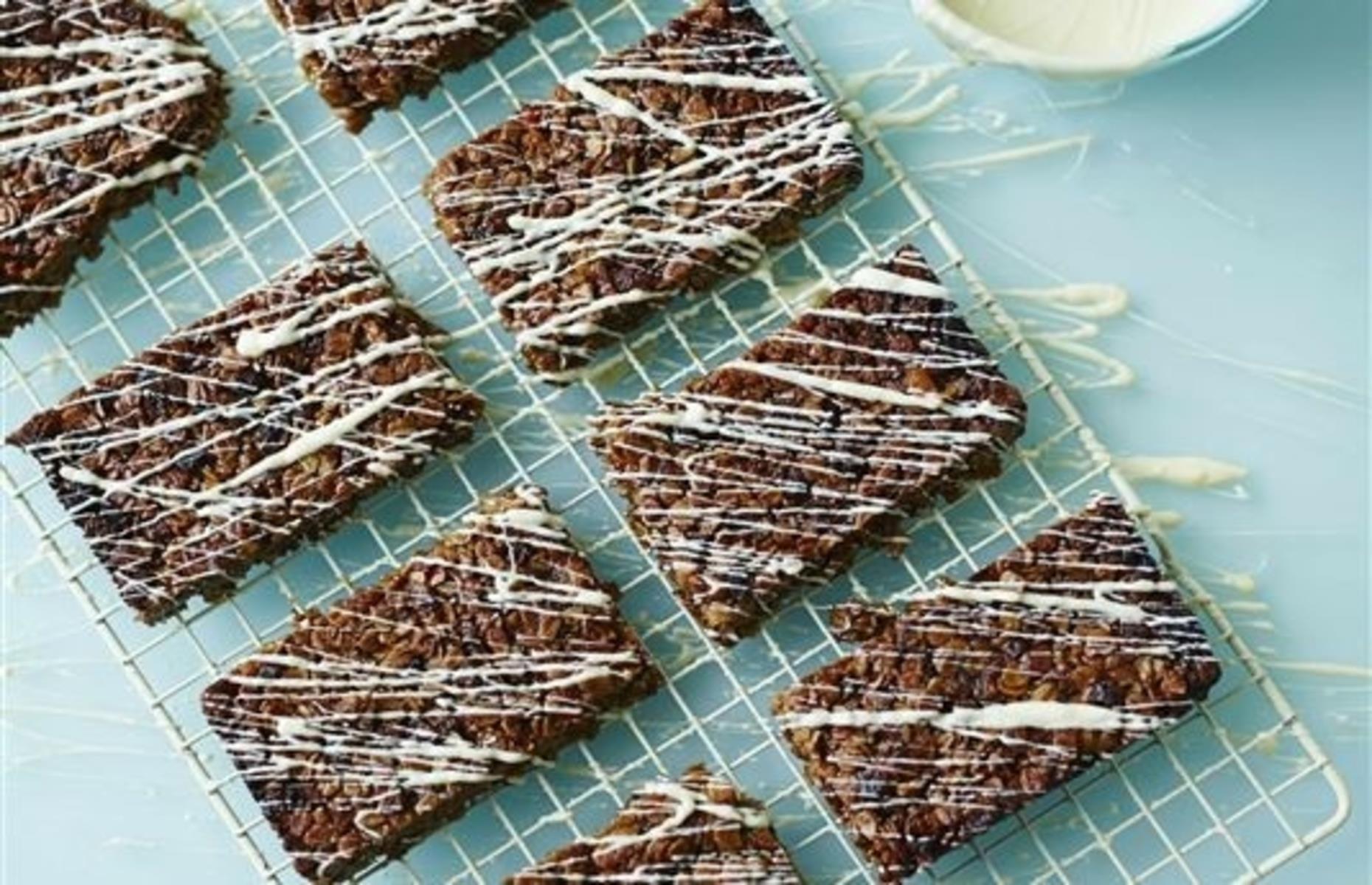 Apricot and white chocolate flapjacks