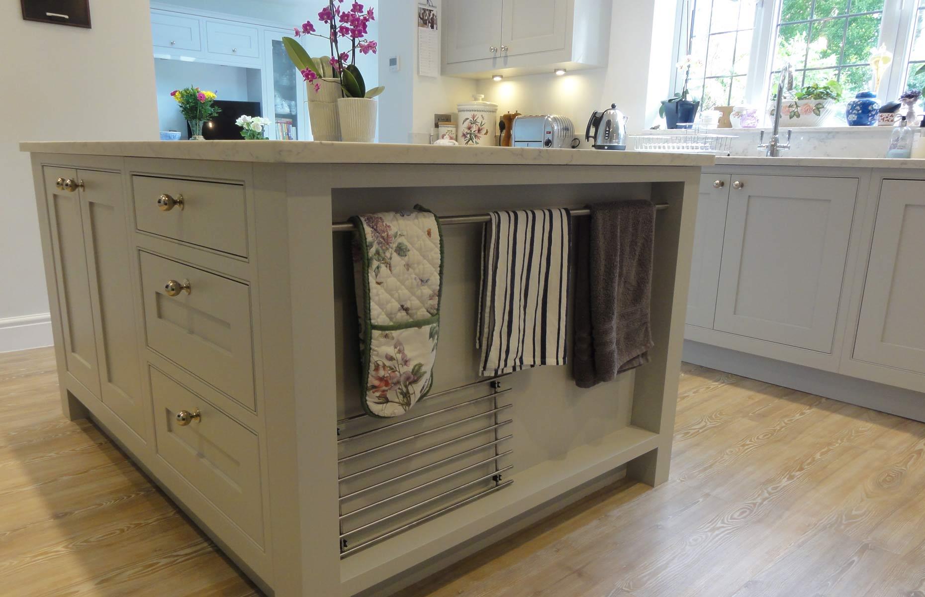 Install an island tea towel rail